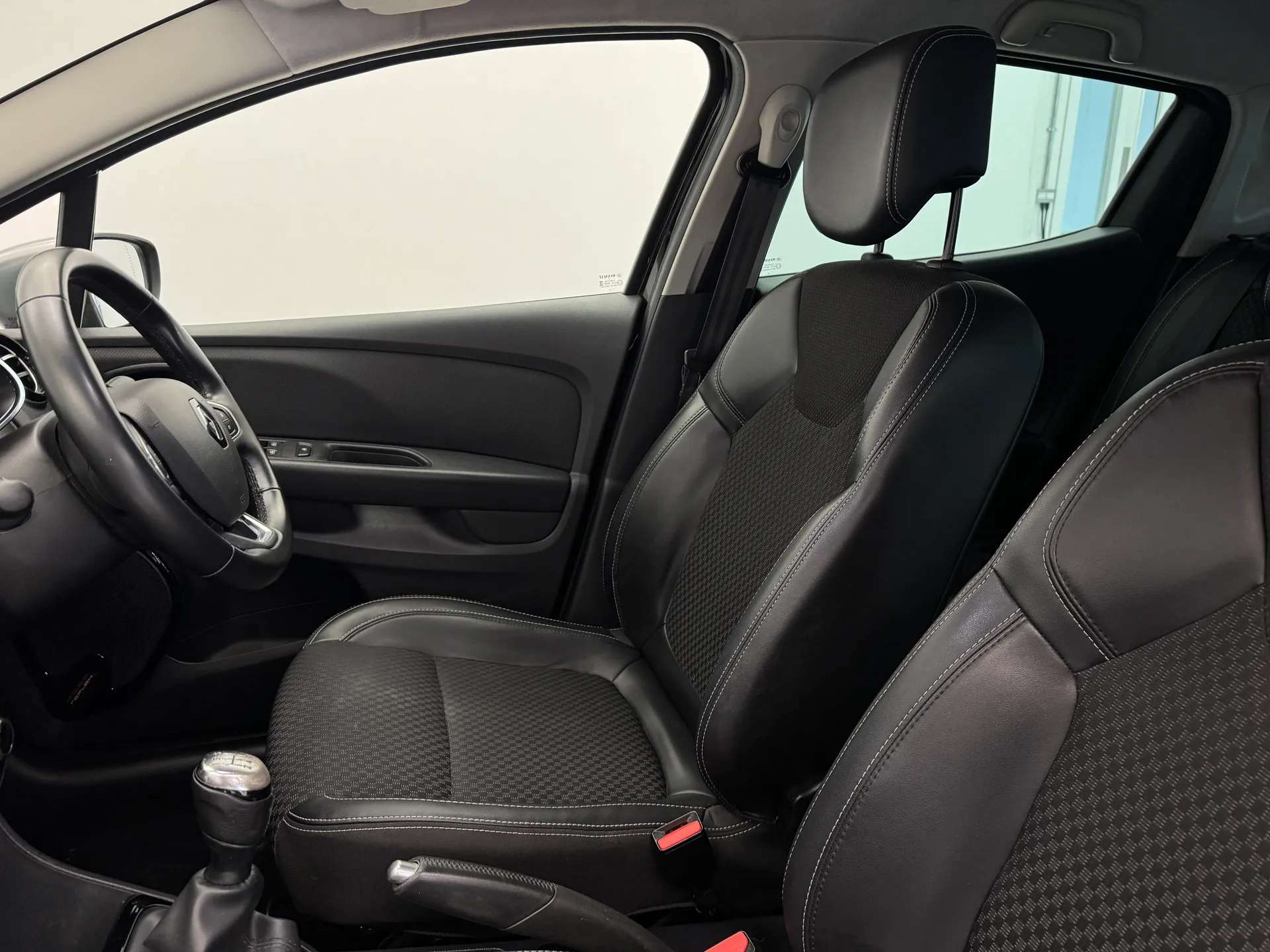 2019 RENAULT CLIO 2019 RENAULT CLIO