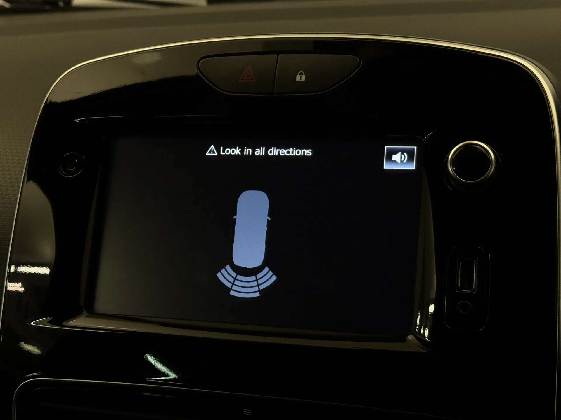 2019 RENAULT CLIO 2019 RENAULT CLIO