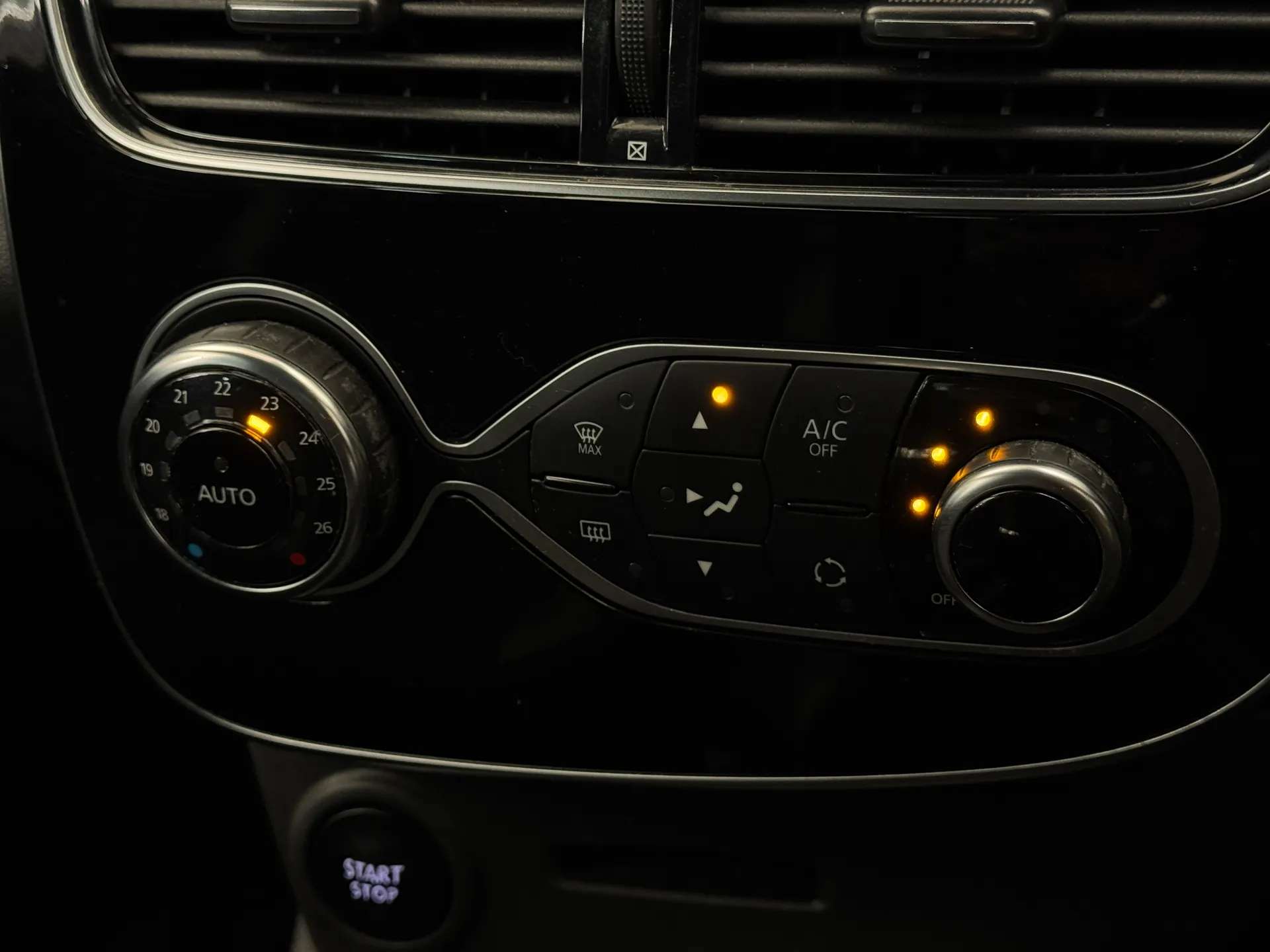 2019 RENAULT CLIO 2019 RENAULT CLIO