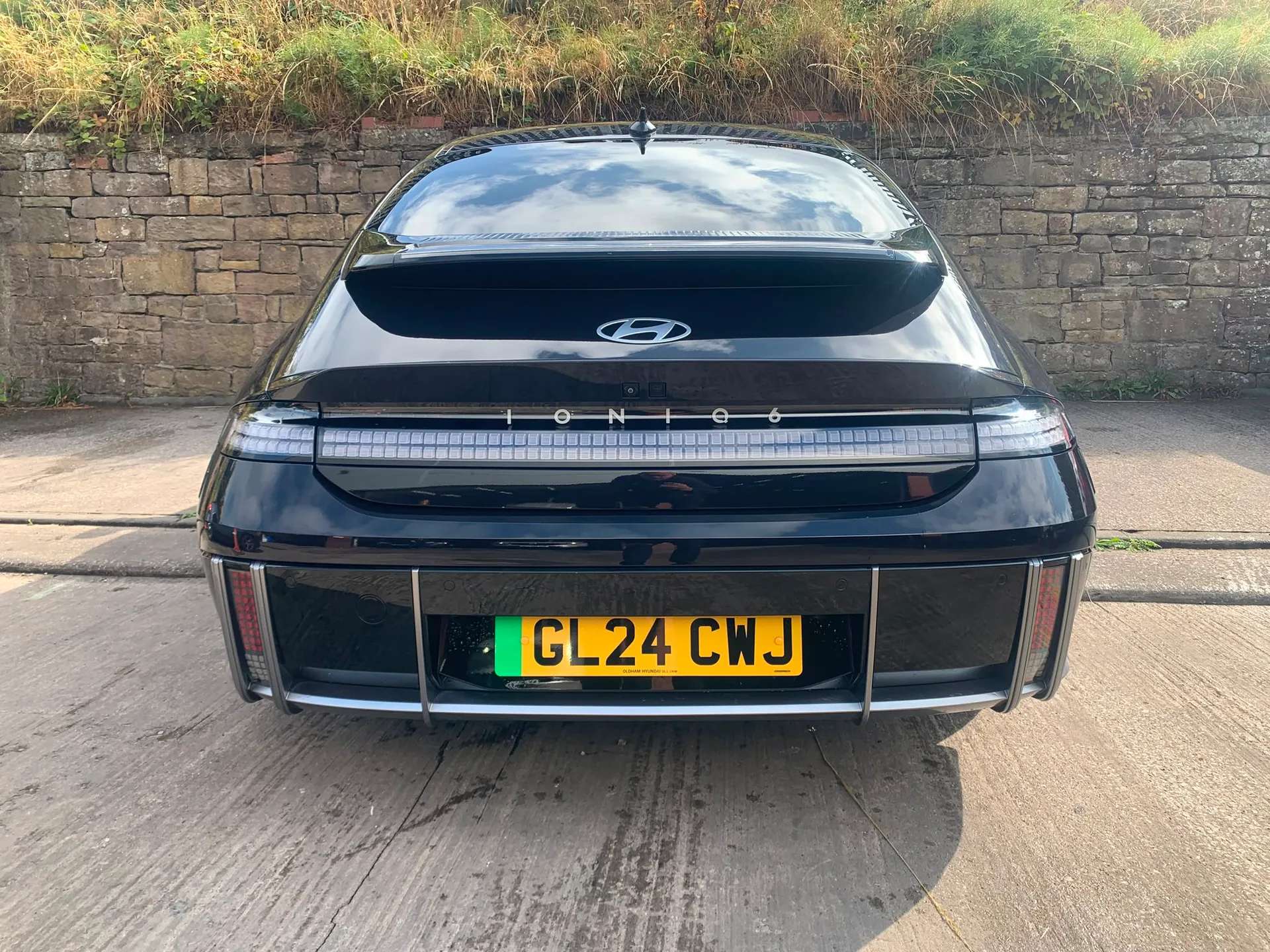 A 2024 HYUNDAI IONIQ 6 239kW Ultimate 77kWh 4dr AWD Auto âUP TO 320 MILE RANGEâCARPLAYâ A 2024 HYUNDAI IONIQ 6 239kW Ultimate 77kWh 4dr AWD Auto âUP TO 320 MILE RANGEâCARPLAYâ