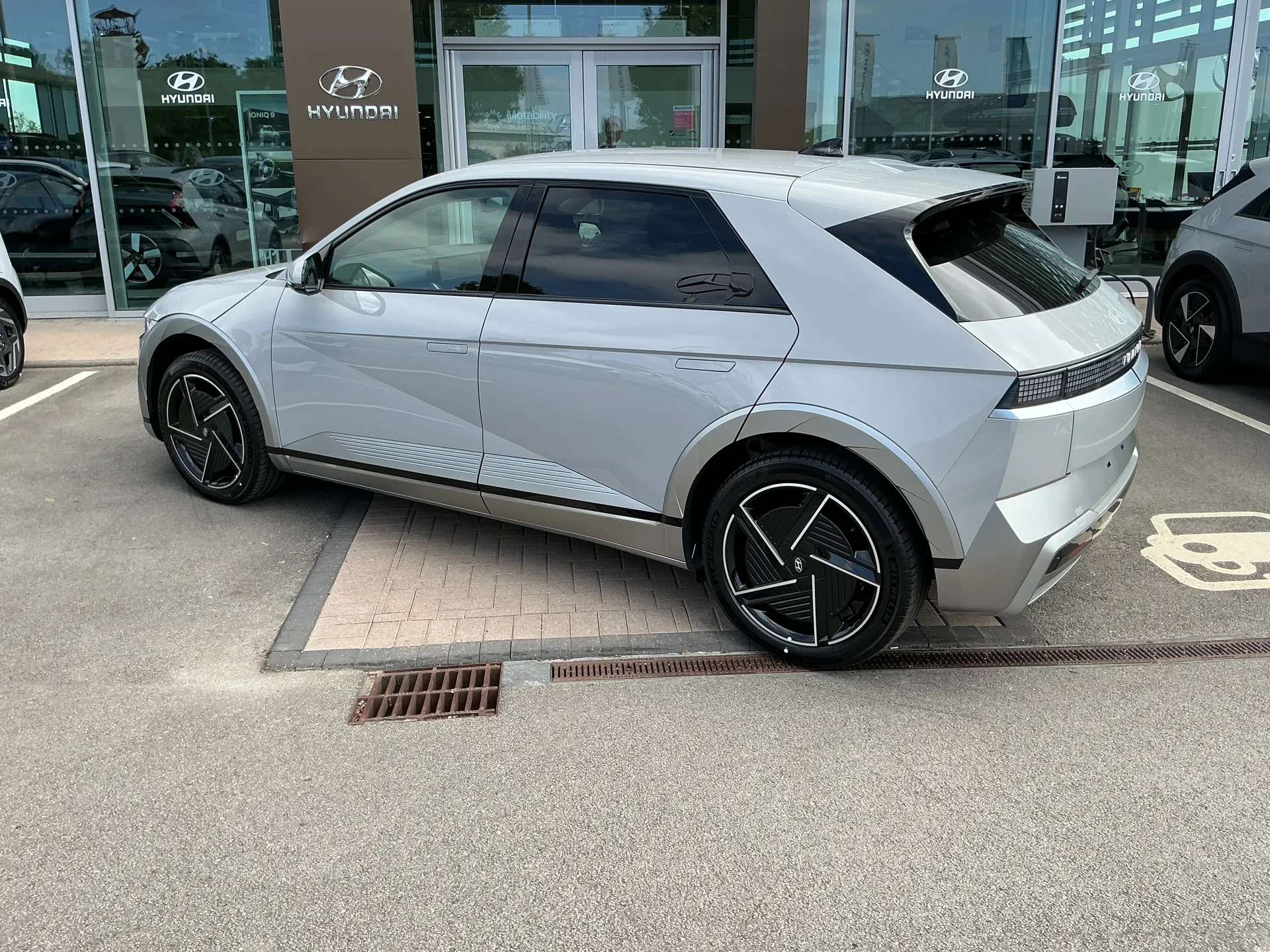 A 2026 HYUNDAI IONIQ 5 239kW Ultimate 84 kWh 5dr AWD Auto A 2026 HYUNDAI IONIQ 5 239kW Ultimate 84 kWh 5dr AWD Auto
