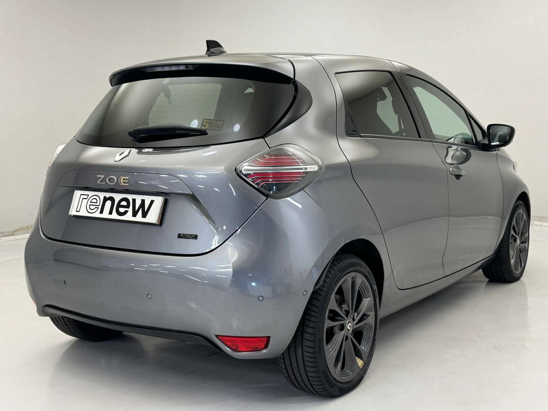 A 2022 RENAULT ZOE 100kW Iconic R135 50kWh Boost Charge 5dr Auto A 2022 RENAULT ZOE 100kW Iconic R135 50kWh Boost Charge 5dr Auto