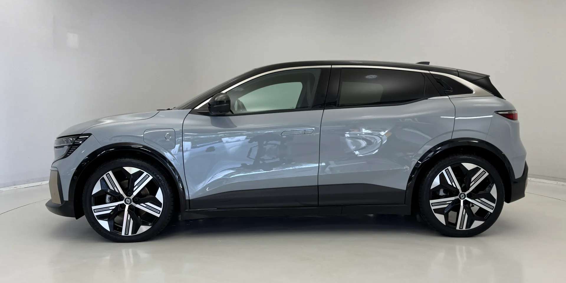 2023 RENAULT MEGANE E-TECH 2023 RENAULT MEGANE E-TECH