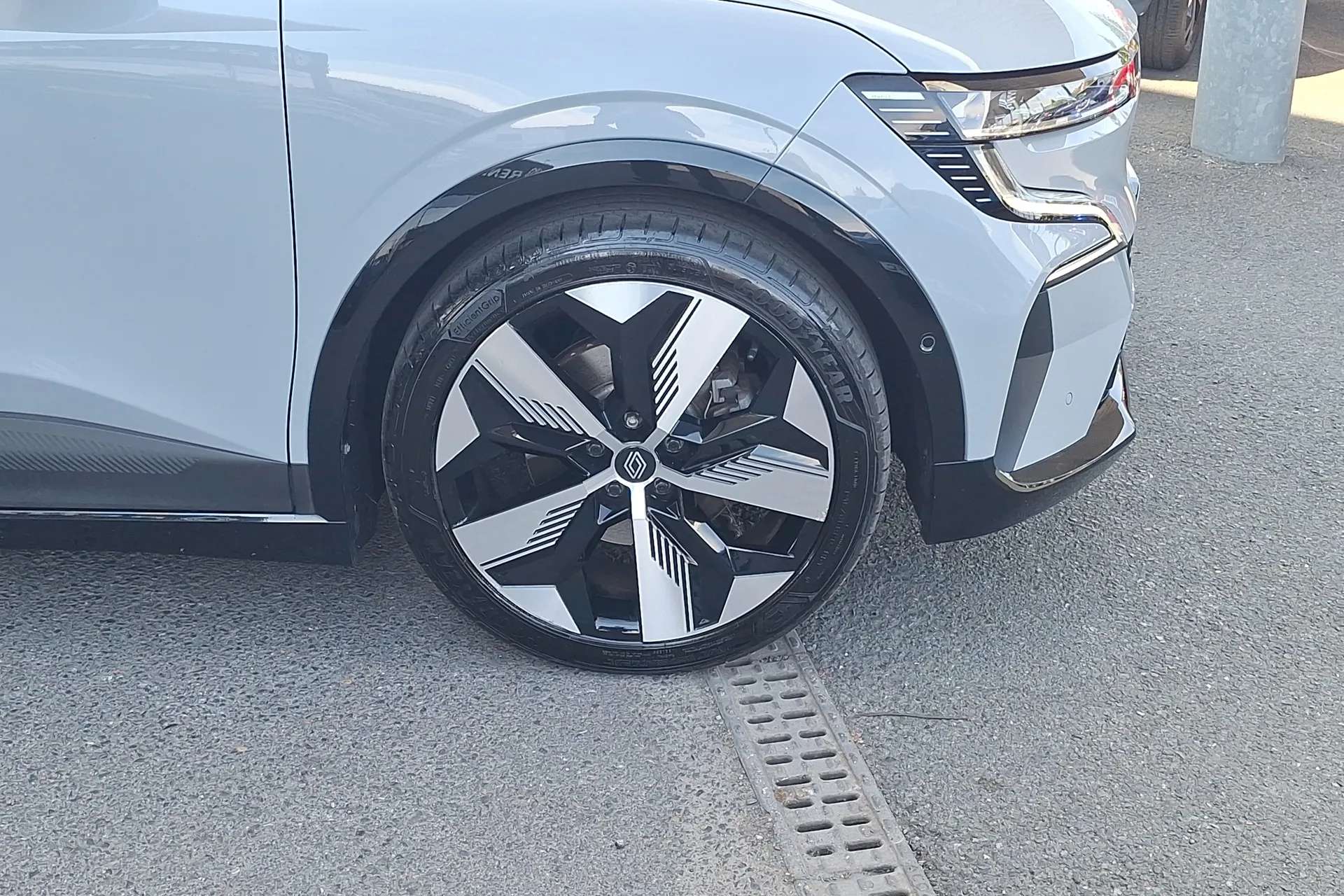 A 2023 RENAULT MEGANE E-TECH EV60 160kW Techno 60kWh Optimum Charge 5dr Auto A 2023 RENAULT MEGANE E-TECH EV60 160kW Techno 60kWh Optimum Charge 5dr Auto