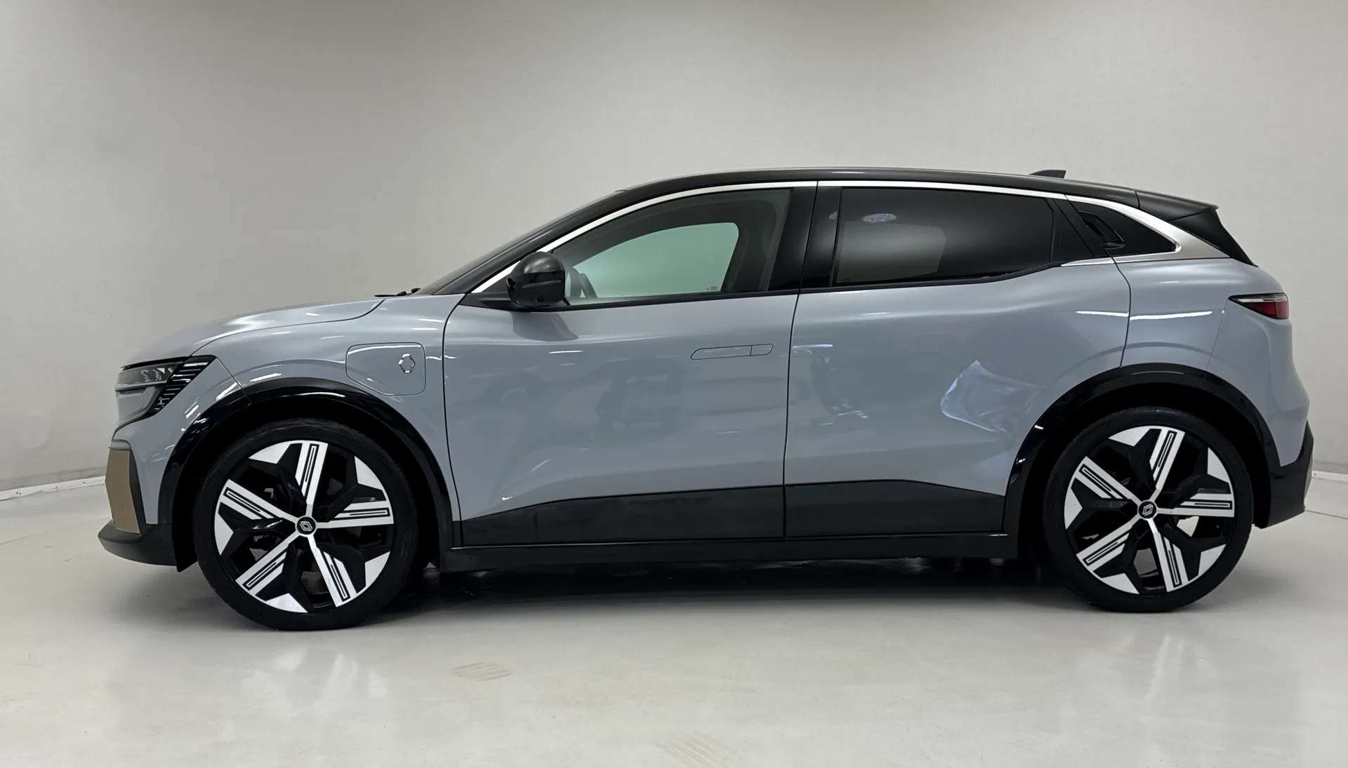 A 2024 RENAULT MEGANE E-TECH EV60 160kW Iconic 60kWh Optimum Charge 5dr Auto A 2024 RENAULT MEGANE E-TECH EV60 160kW Iconic 60kWh Optimum Charge 5dr Auto
