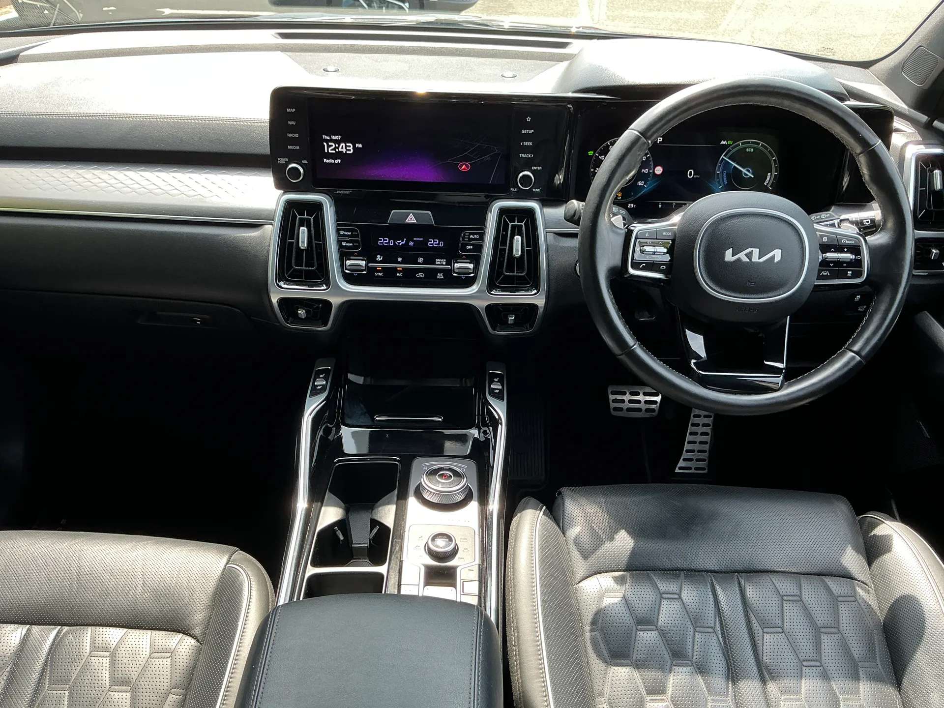 A 2022 KIA SORENTO 1.6 T-GDi HEV 4 5dr Auto A 2022 KIA SORENTO 1.6 T-GDi HEV 4 5dr Auto