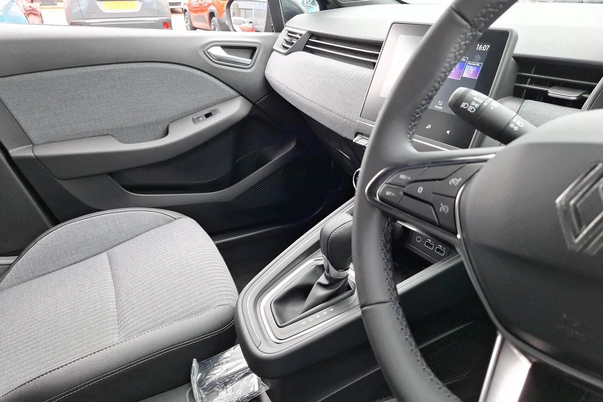 2025 RENAULT CLIO 2025 RENAULT CLIO