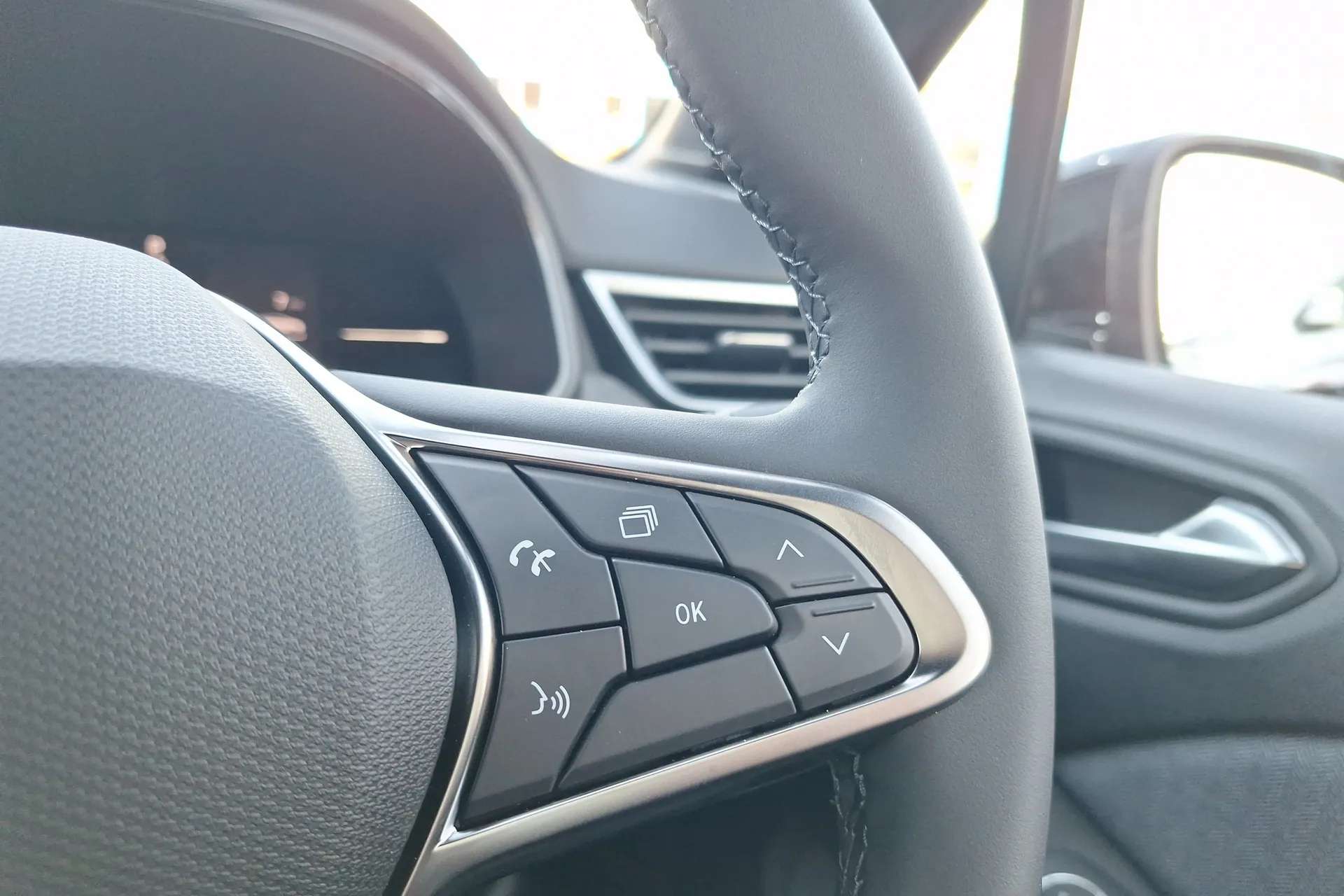 2025 RENAULT CLIO 2025 RENAULT CLIO