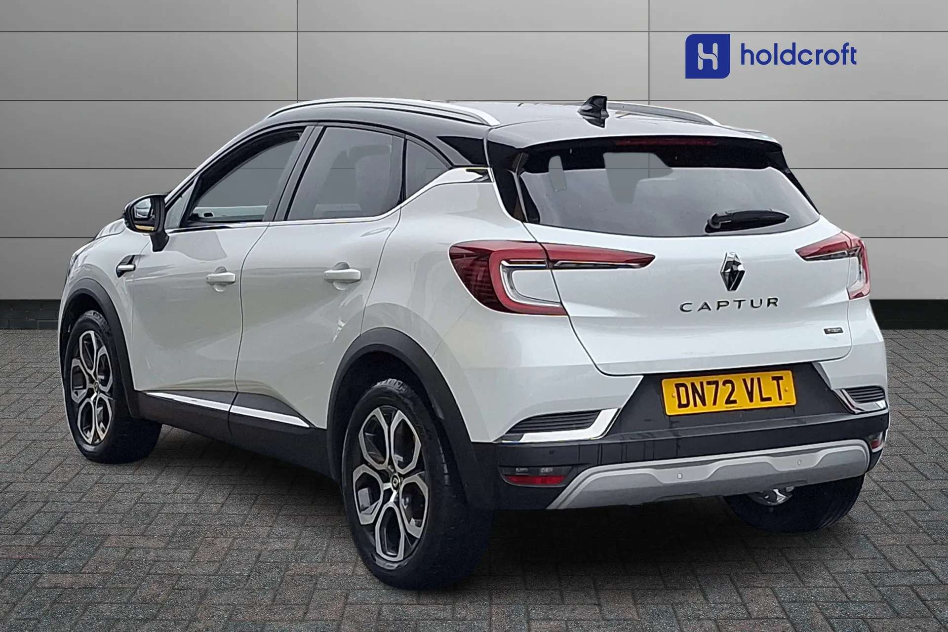 A 2022 RENAULT CAPTUR 1.6 E-Tech full hybrid 145 Techno 5dr Auto A 2022 RENAULT CAPTUR 1.6 E-Tech full hybrid 145 Techno 5dr Auto