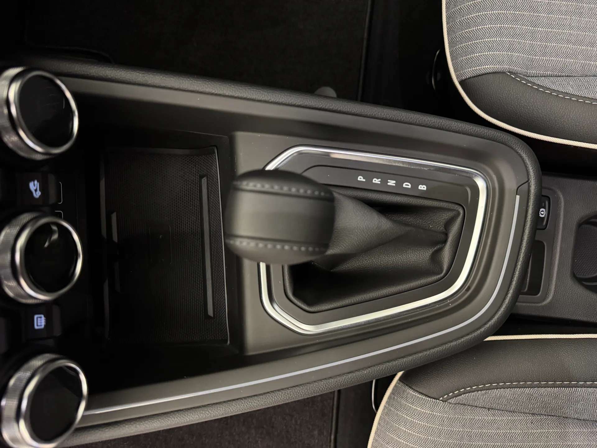 2025 RENAULT CLIO 2025 RENAULT CLIO