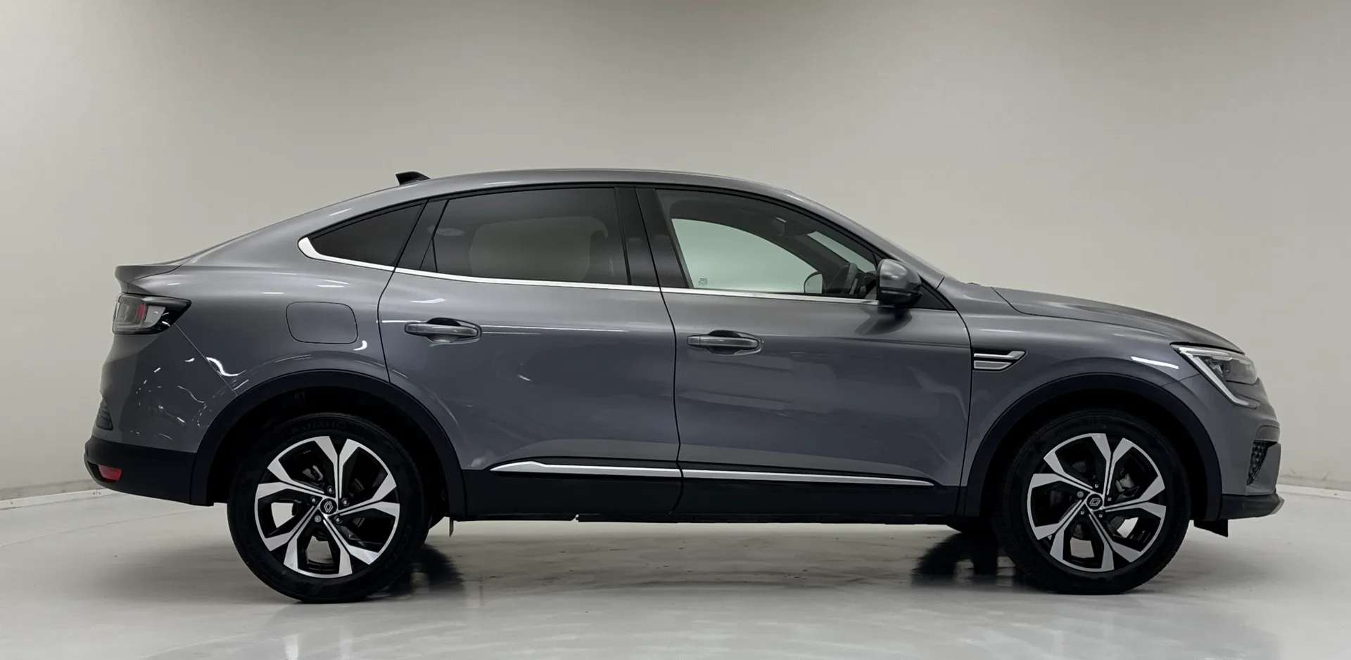 A 2024 RENAULT ARKANA 1.6 E-Tech FHEV 145 Techno 5dr Auto A 2024 RENAULT ARKANA 1.6 E-Tech FHEV 145 Techno 5dr Auto