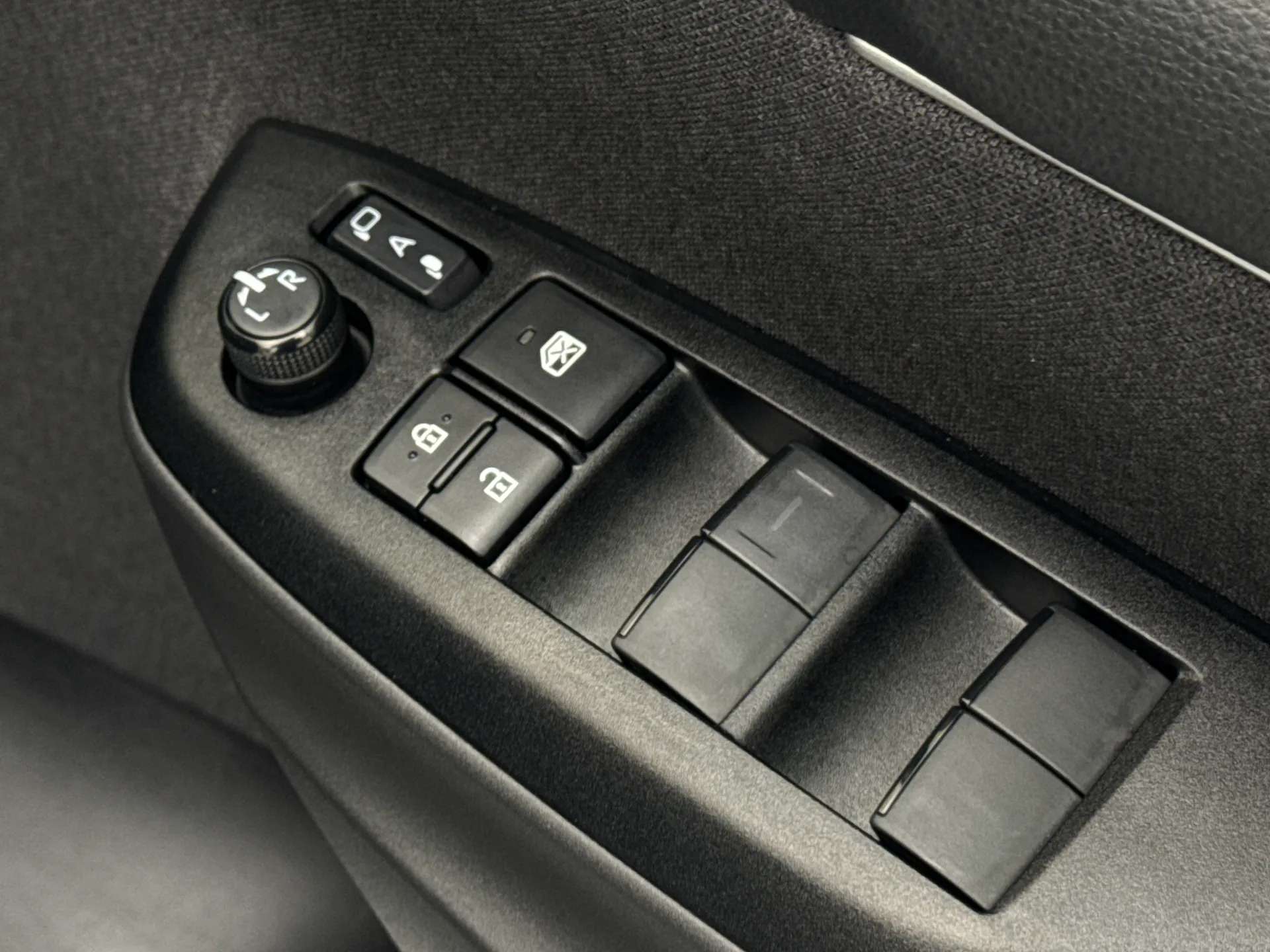 2025 MAZDA 2 HYBRID 2025 MAZDA 2 HYBRID