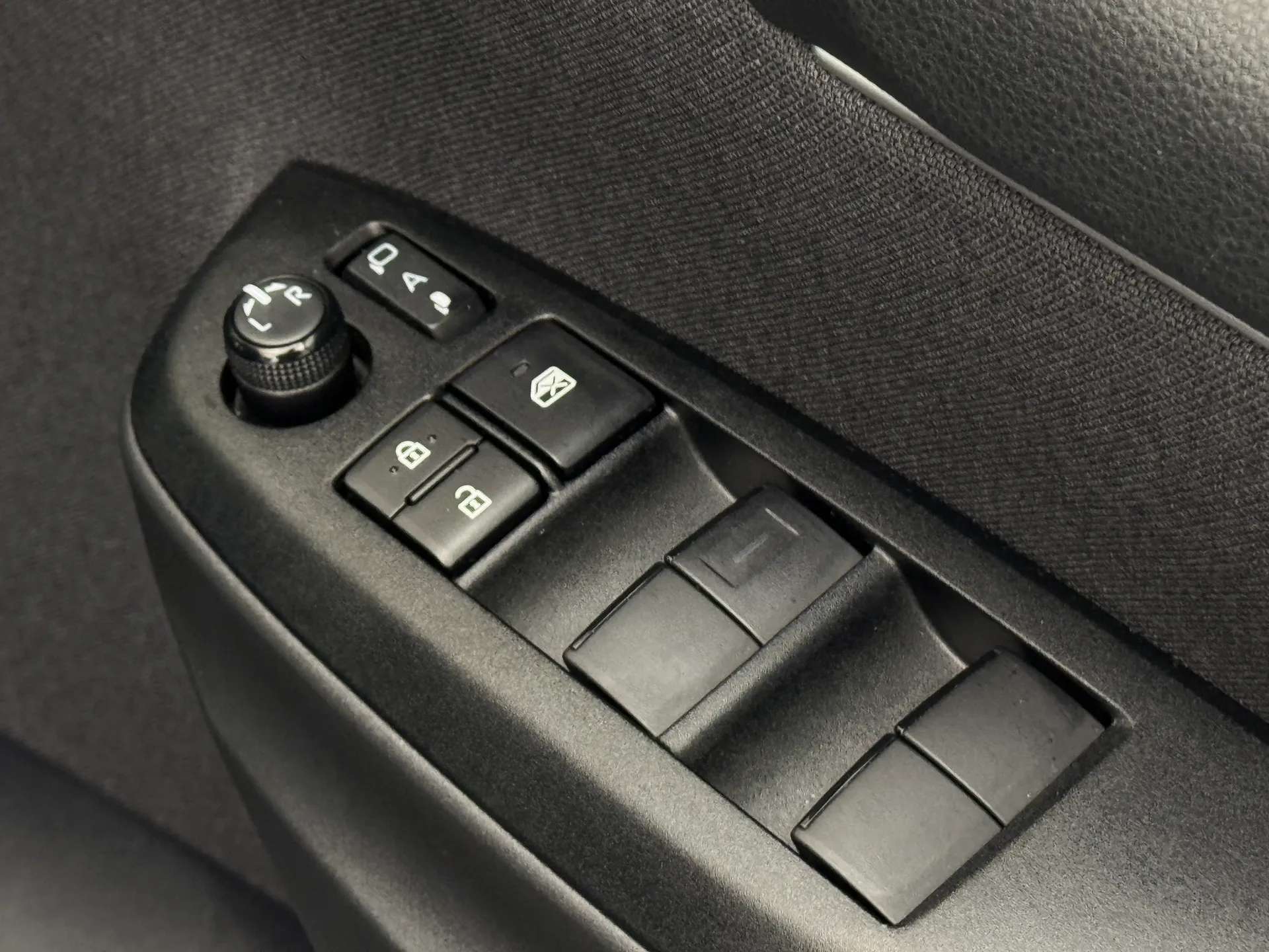 2024 MAZDA 2 HYBRID 2024 MAZDA 2 HYBRID