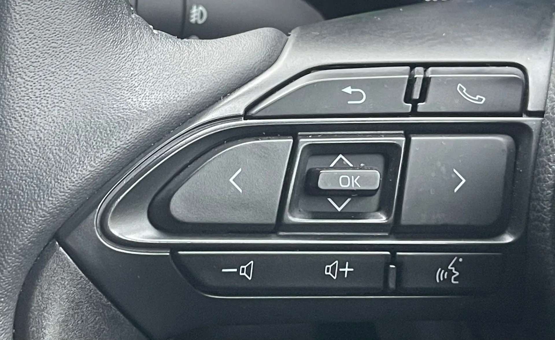 2025 MAZDA 2 HYBRID 2025 MAZDA 2 HYBRID