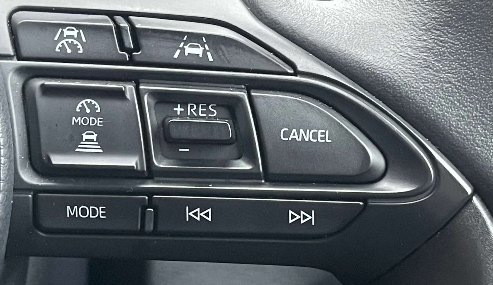 2025 MAZDA 2 HYBRID 2025 MAZDA 2 HYBRID