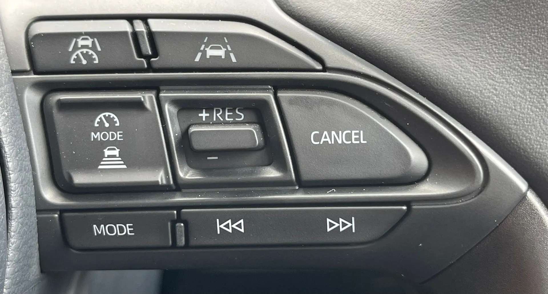 2026 MAZDA 2 HYBRID 2026 MAZDA 2 HYBRID