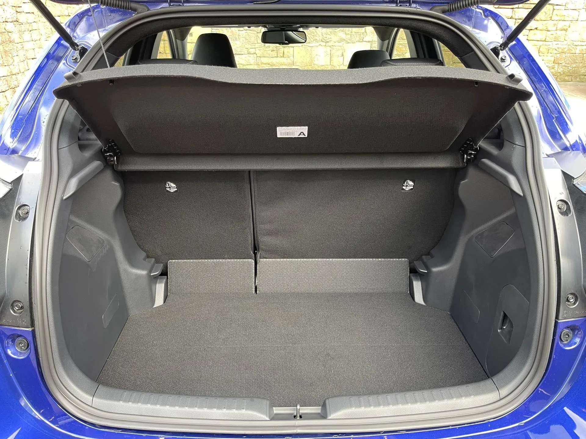 2026 MAZDA 2 HYBRID 2026 MAZDA 2 HYBRID