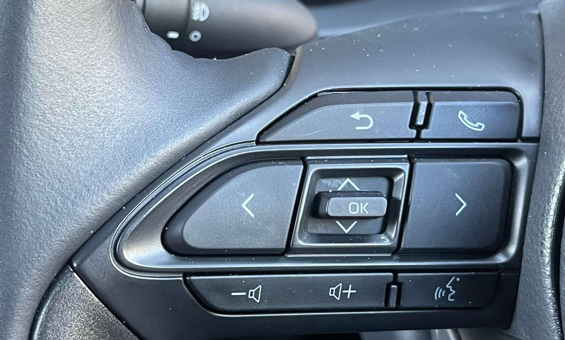 2026 MAZDA 2 HYBRID 2026 MAZDA 2 HYBRID