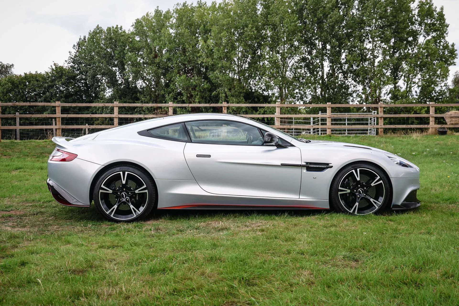 2017 ASTON MARTIN VANQUISH 2017 ASTON MARTIN VANQUISH