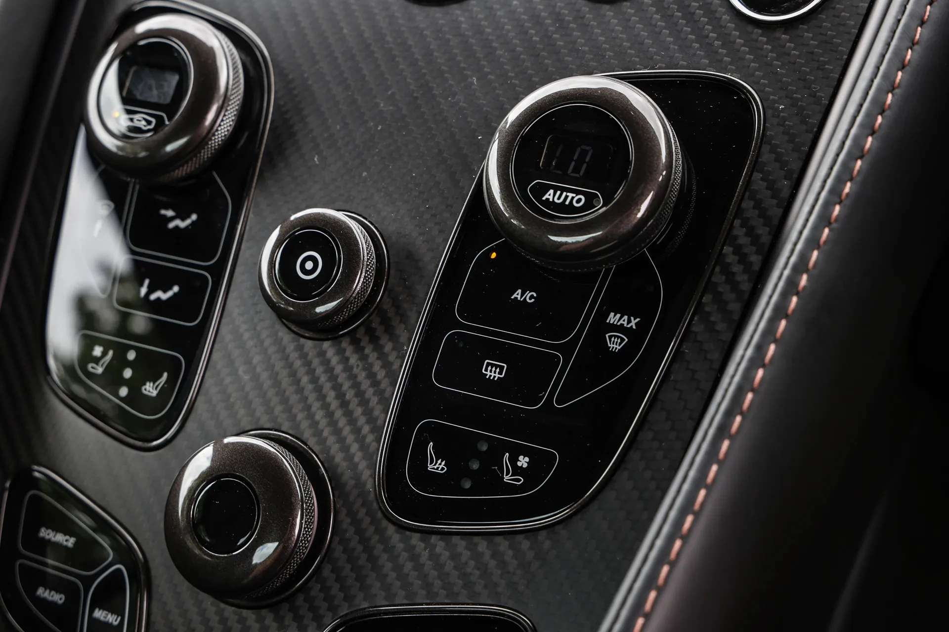 2017 ASTON MARTIN VANQUISH 2017 ASTON MARTIN VANQUISH