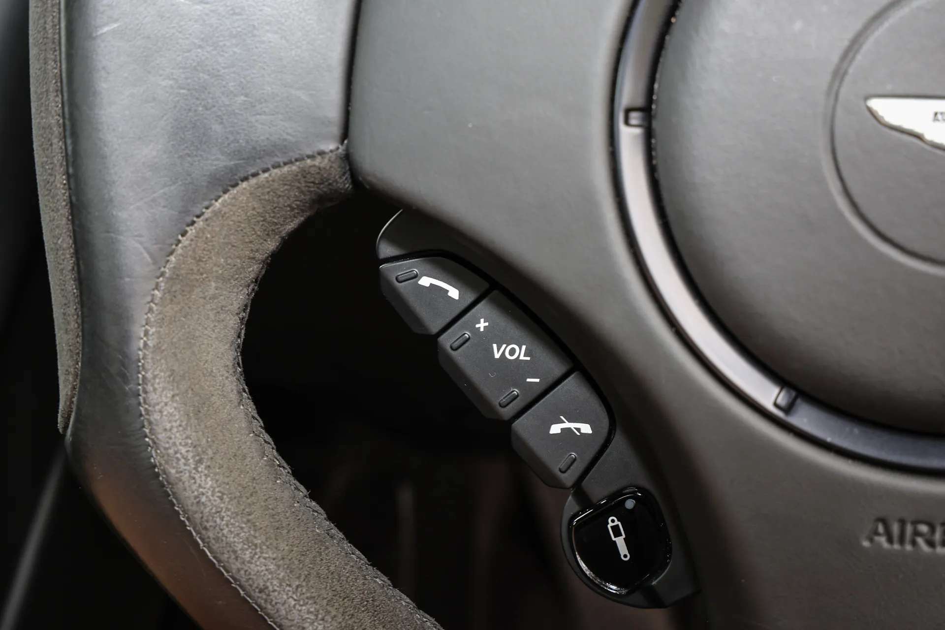 2017 ASTON MARTIN VANQUISH 2017 ASTON MARTIN VANQUISH