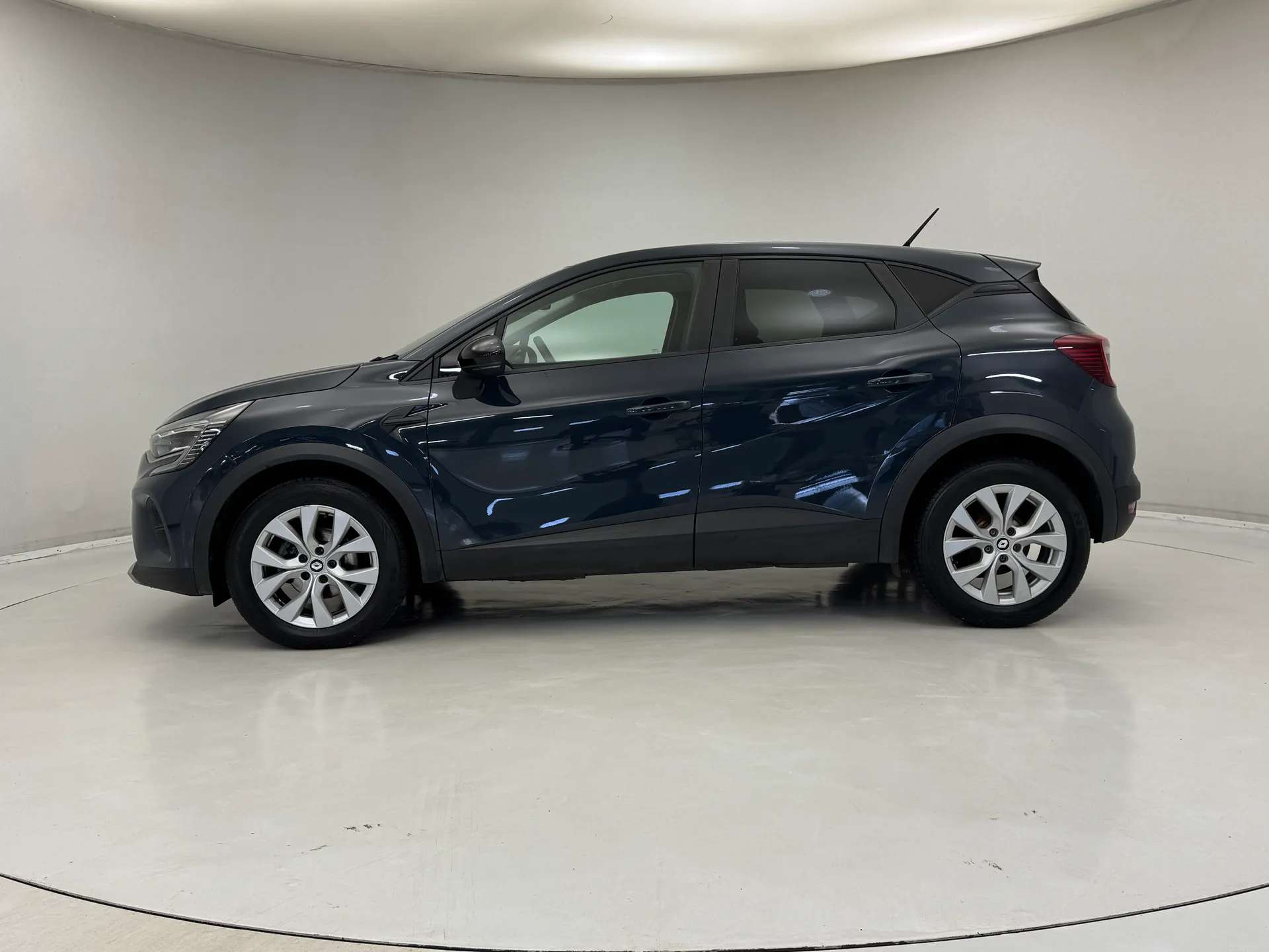 A 2022 RENAULT CAPTUR 1.0 TCE 90 Iconic Edition 5dr A 2022 RENAULT CAPTUR 1.0 TCE 90 Iconic Edition 5dr