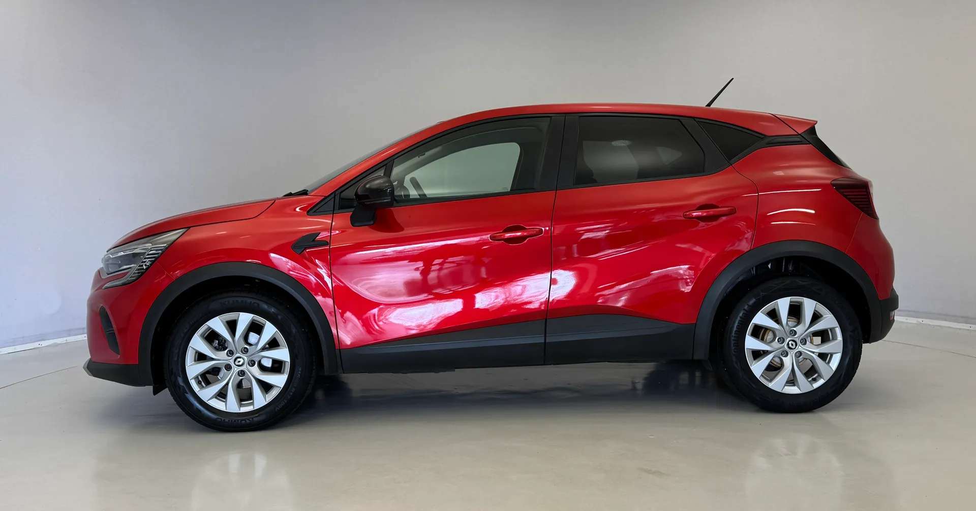 A 2022 RENAULT CAPTUR 1.0 TCE 90 Iconic Edition 5dr A 2022 RENAULT CAPTUR 1.0 TCE 90 Iconic Edition 5dr