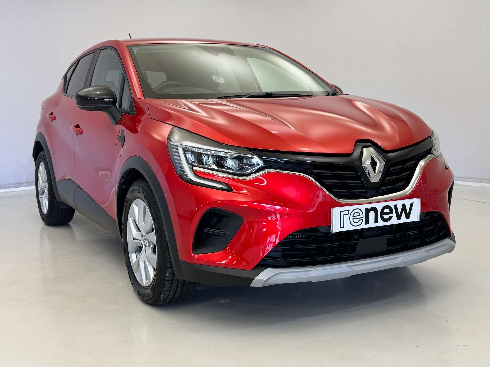 A 2022 RENAULT CAPTUR 1.0 TCE 90 Iconic Edition 5dr A 2022 RENAULT CAPTUR 1.0 TCE 90 Iconic Edition 5dr
