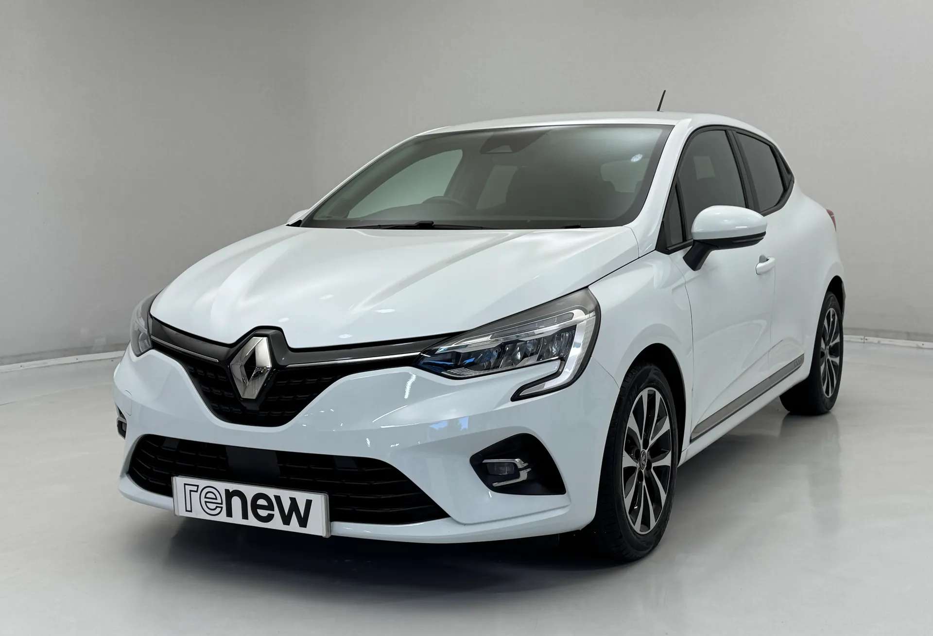 A 2022 RENAULT CLIO 1.0 TCe 90 Iconic Edition 5dr A 2022 RENAULT CLIO 1.0 TCe 90 Iconic Edition 5dr