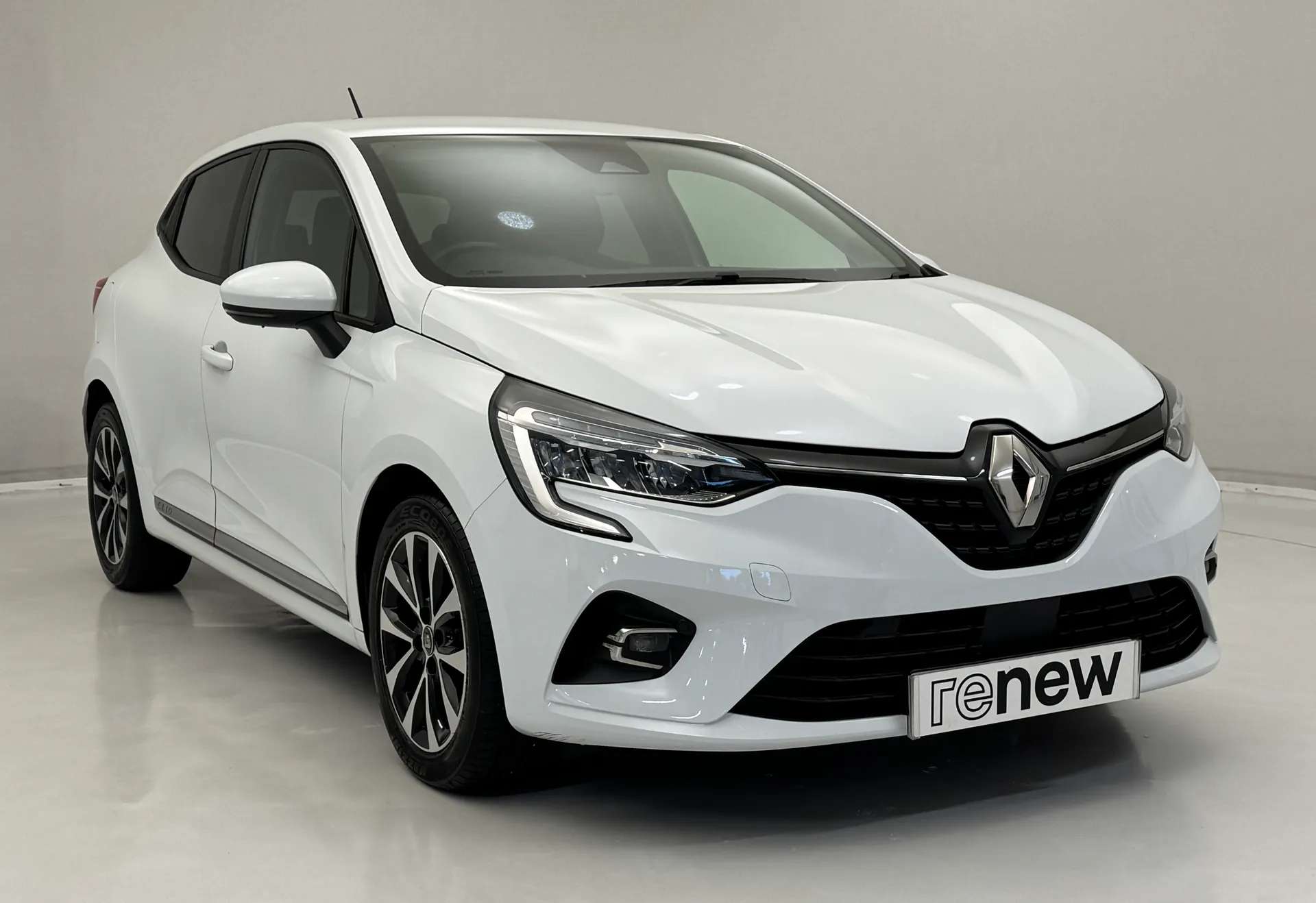 A 2022 RENAULT CLIO 1.0 TCe 90 Iconic Edition 5dr A 2022 RENAULT CLIO 1.0 TCe 90 Iconic Edition 5dr