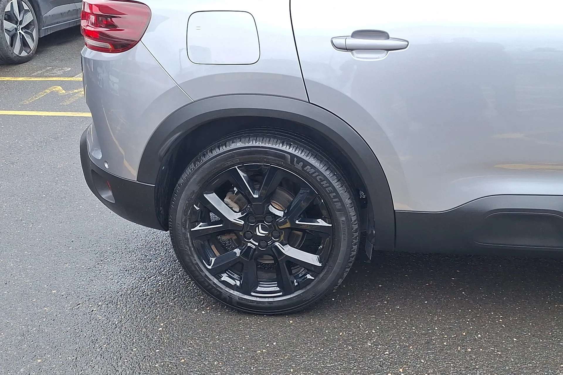 A 2024 CITROEN C5 AIRCROSS 1.2 Hybrid 136 E-series 5dr e-DCS6 A 2024 CITROEN C5 AIRCROSS 1.2 Hybrid 136 E-series 5dr e-DCS6