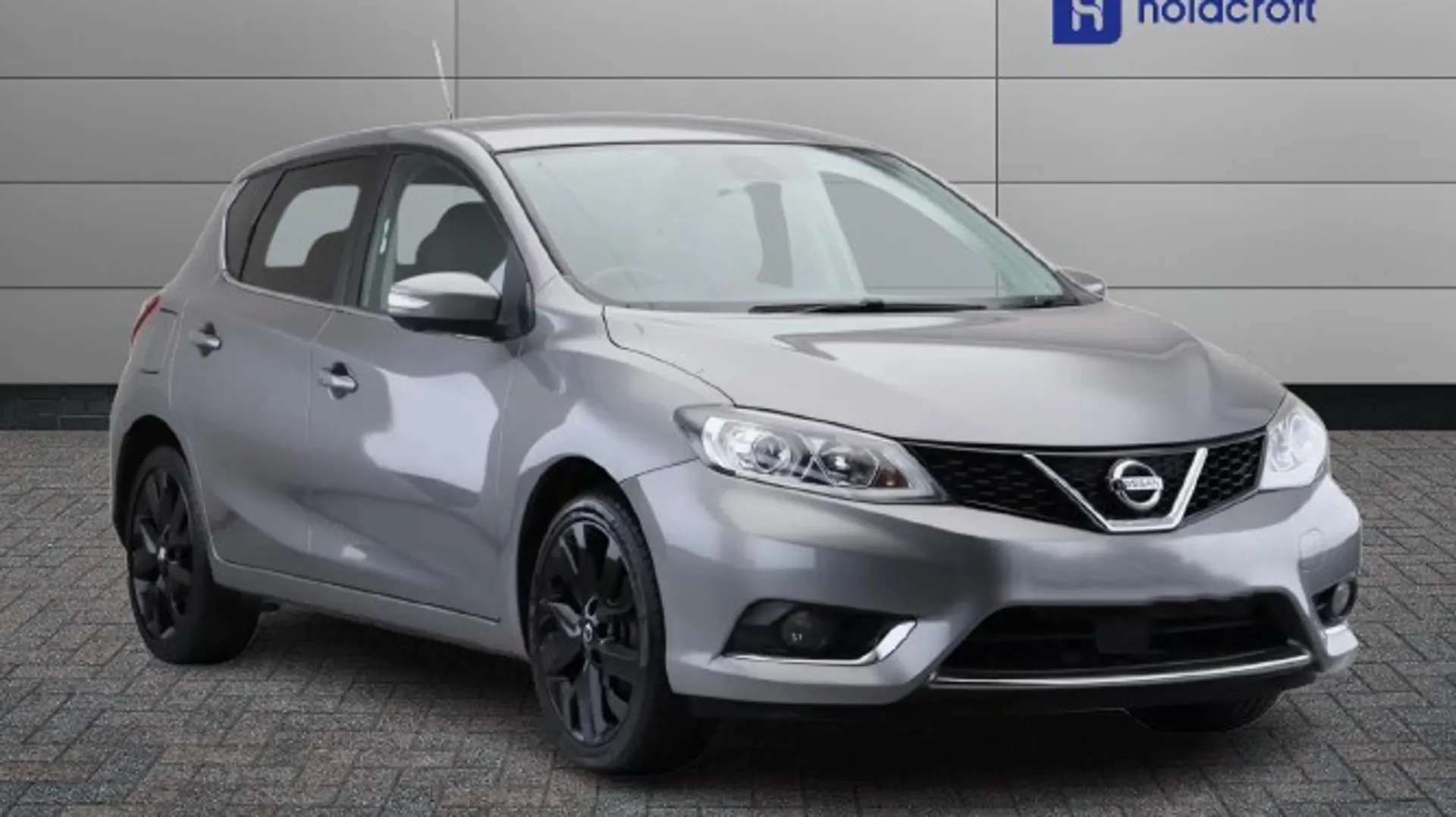 A 2017 NISSAN PULSAR 1.2 DiG-T Tekna 5dr A 2017 NISSAN PULSAR 1.2 DiG-T Tekna 5dr