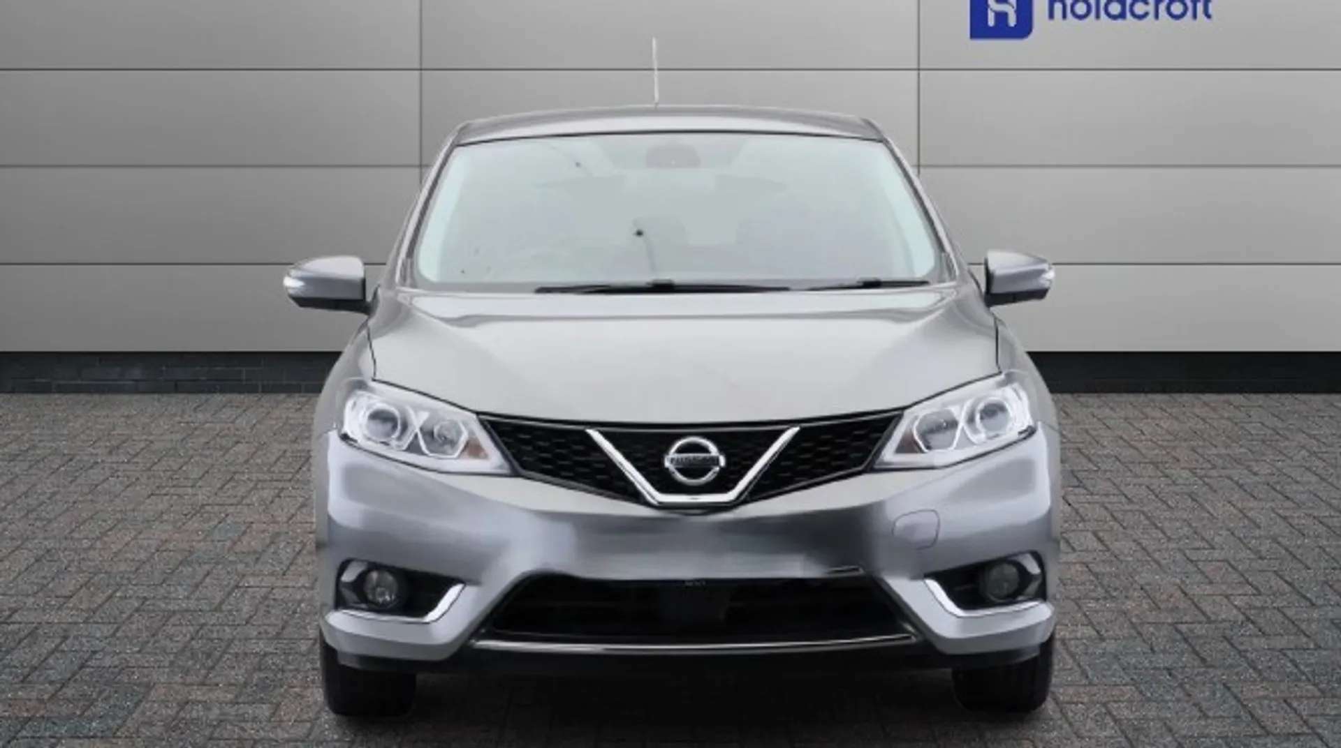 A 2017 NISSAN PULSAR 1.2 DiG-T Tekna 5dr A 2017 NISSAN PULSAR 1.2 DiG-T Tekna 5dr