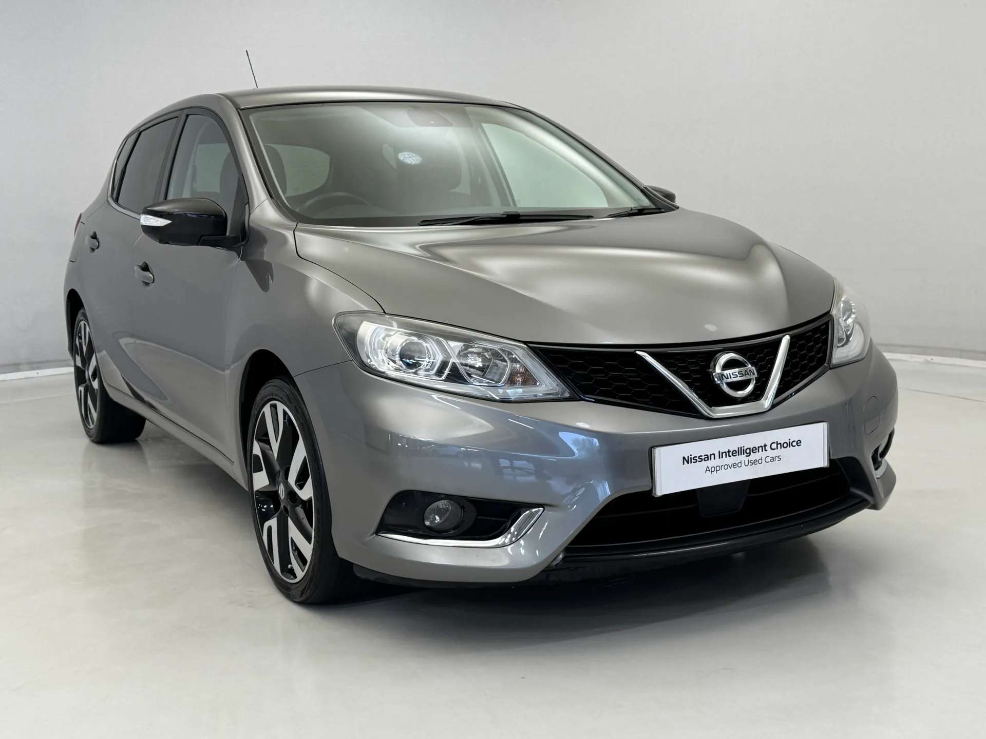 A 2017 NISSAN PULSAR 1.2 DiG-T Tekna 5dr A 2017 NISSAN PULSAR 1.2 DiG-T Tekna 5dr