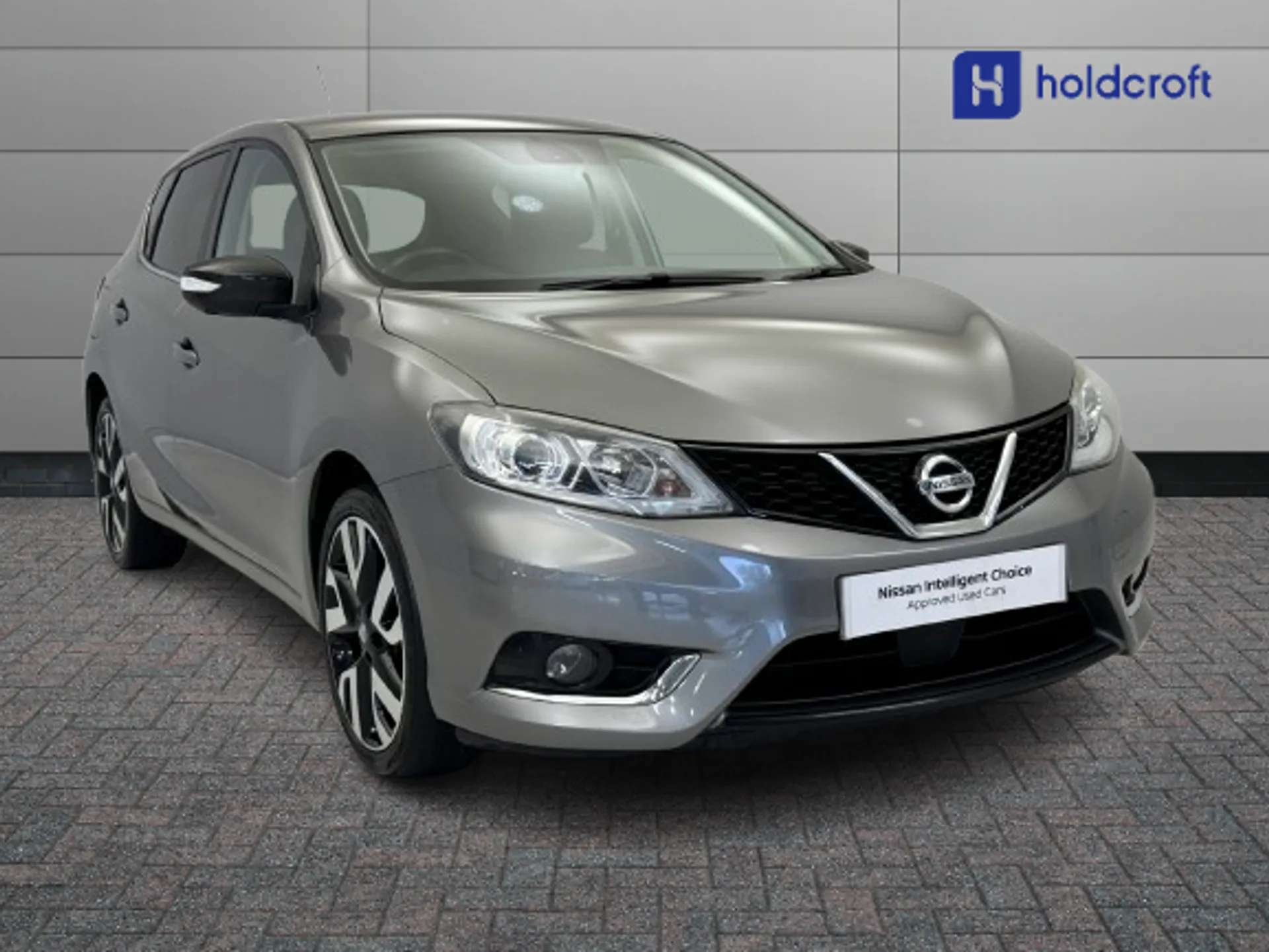 A 2017 NISSAN PULSAR 1.2 DiG-T Tekna 5dr A 2017 NISSAN PULSAR 1.2 DiG-T Tekna 5dr
