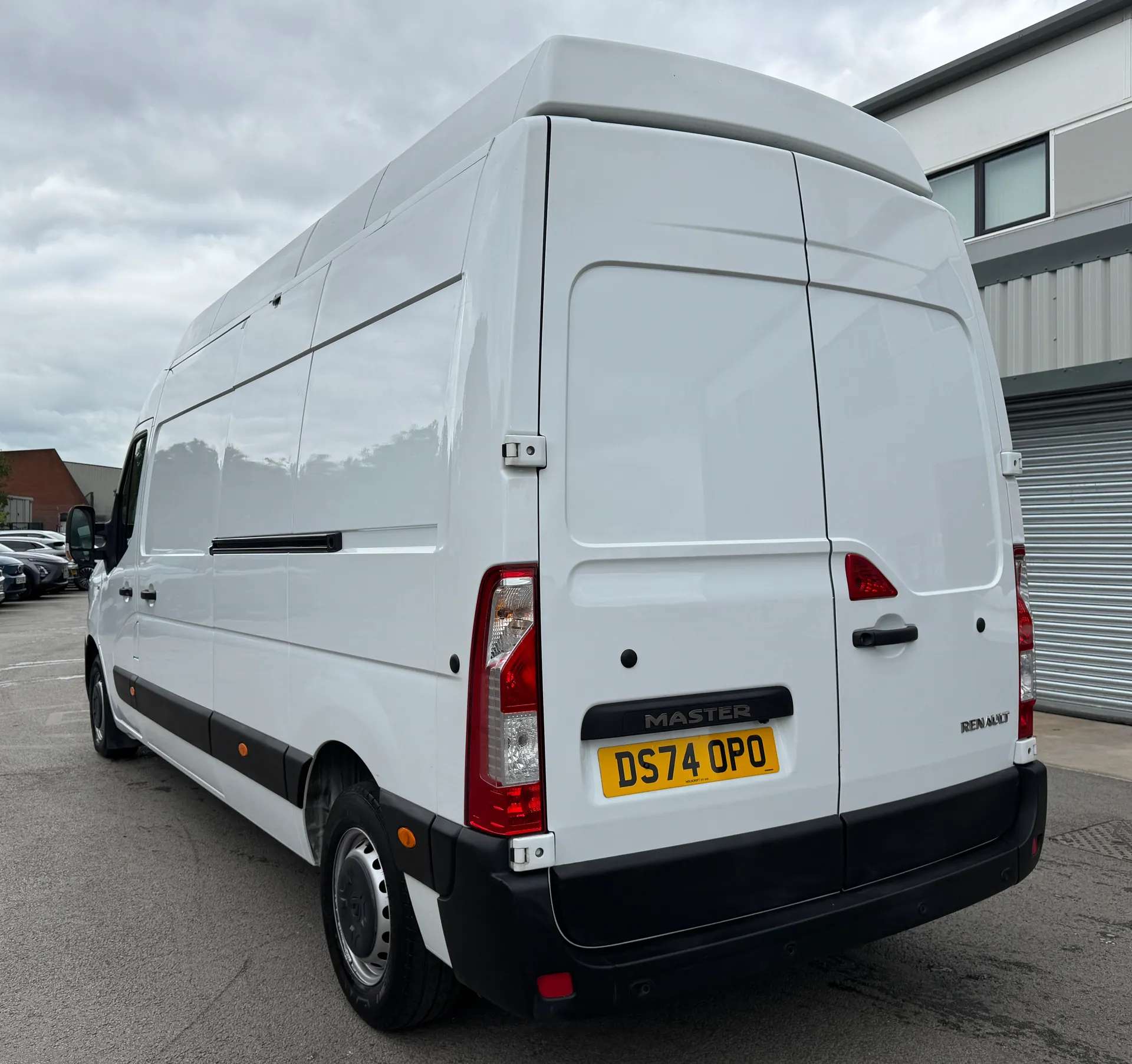 A 2024 RENAULT MASTER LH35 Blue dCi 135 Start High Roof Van A 2024 RENAULT MASTER LH35 Blue dCi 135 Start High Roof Van