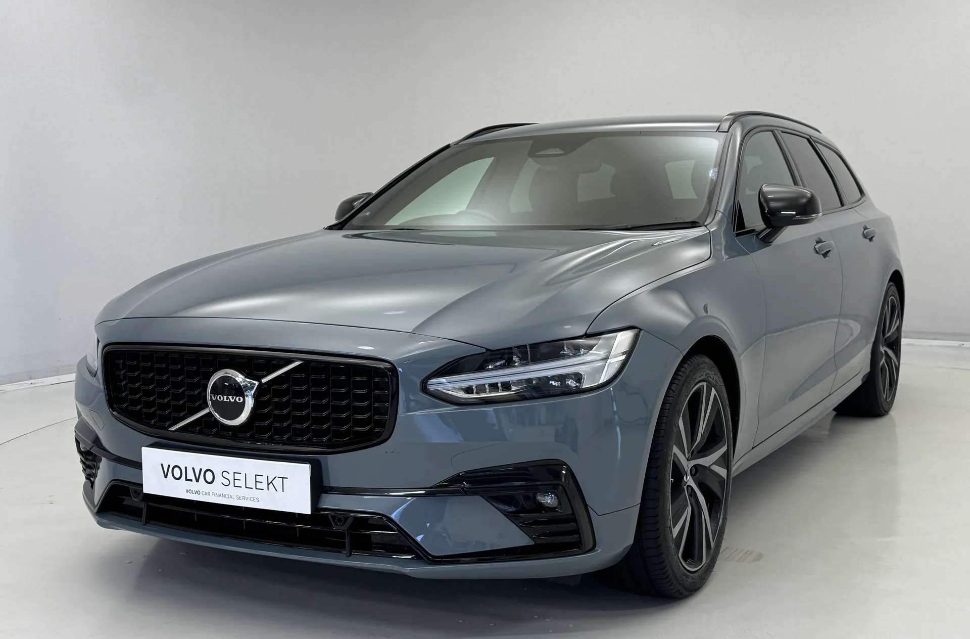 A 2021 VOLVO V90 2.0 B4D R DESIGN 5dr Auto A 2021 VOLVO V90 2.0 B4D R DESIGN 5dr Auto