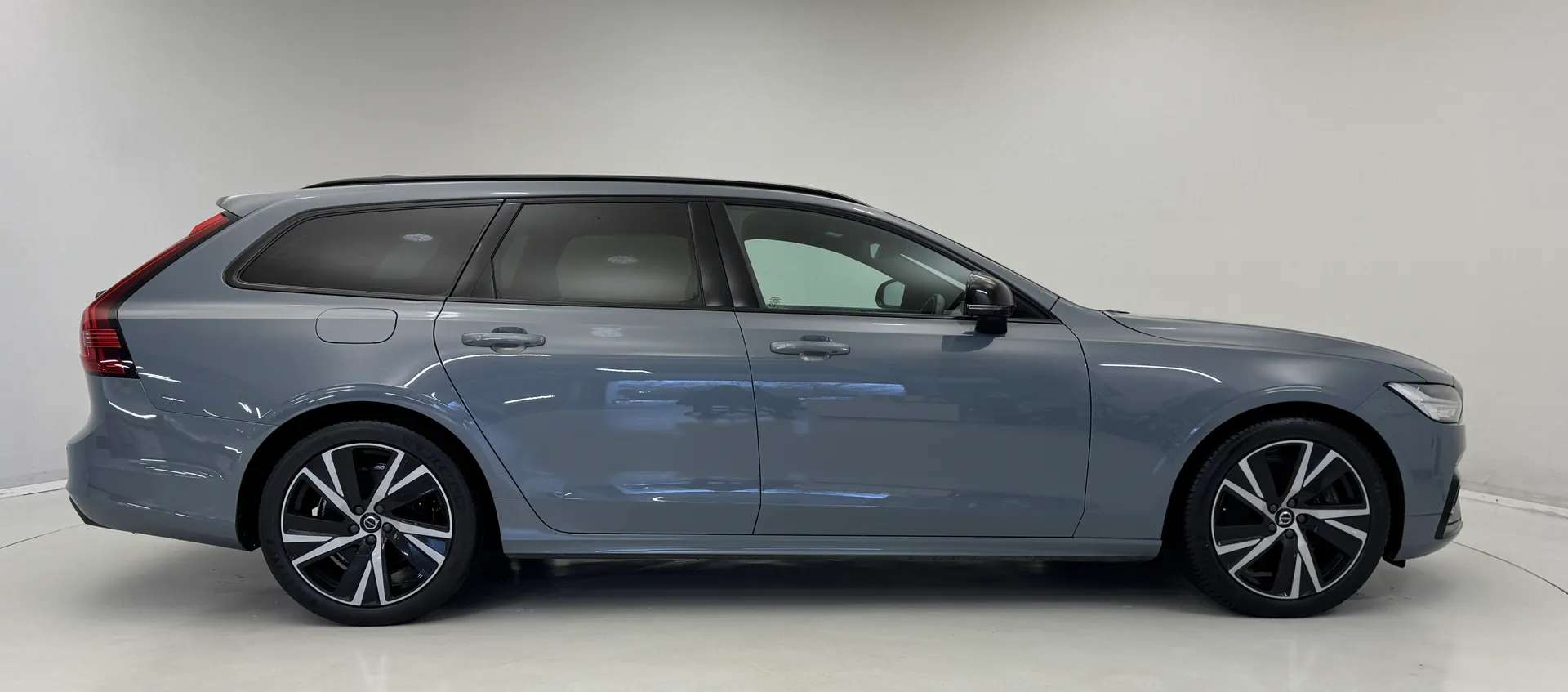 2021 VOLVO V90 2021 VOLVO V90