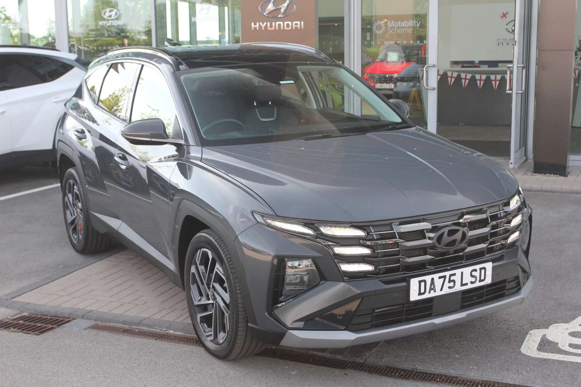A 2025 HYUNDAI TUCSON 1.6T Hybrid Ultimate 5dr Auto A 2025 HYUNDAI TUCSON 1.6T Hybrid Ultimate 5dr Auto