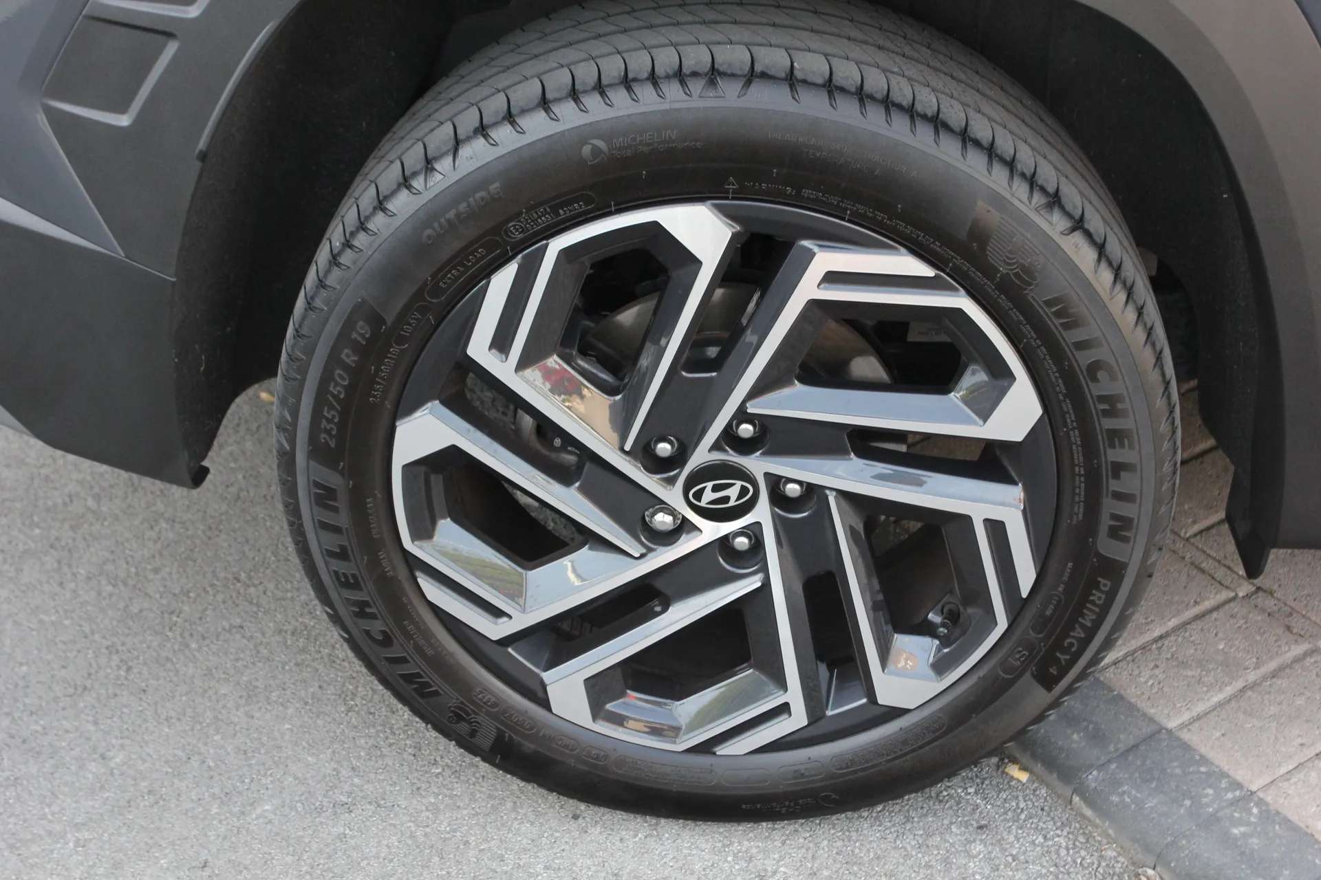A 2025 HYUNDAI TUCSON 1.6T Hybrid Ultimate 5dr Auto A 2025 HYUNDAI TUCSON 1.6T Hybrid Ultimate 5dr Auto