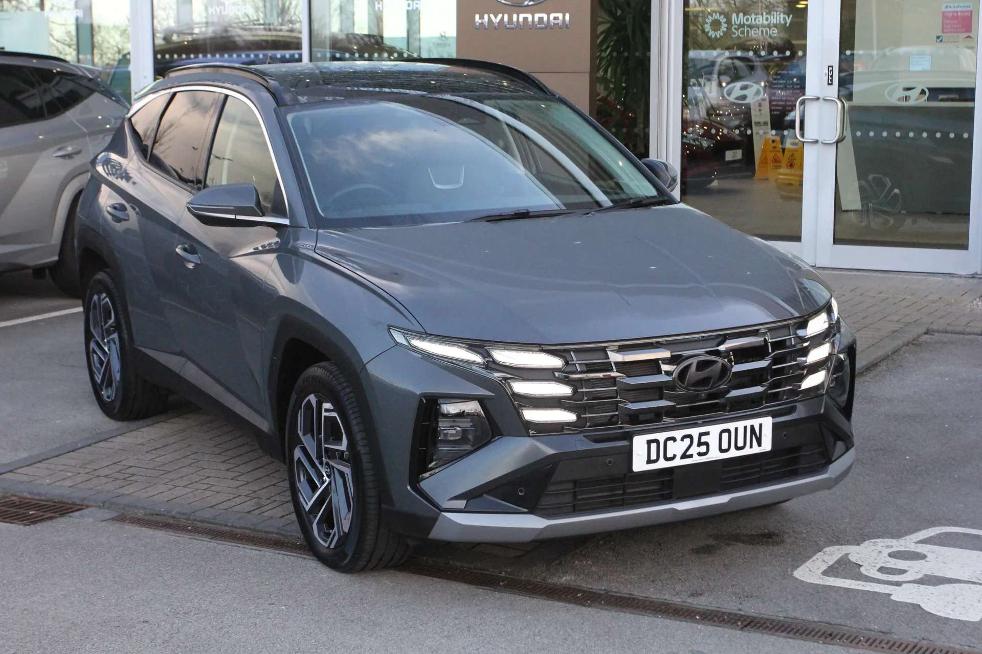 A 2025 HYUNDAI TUCSON 1.6T Plug-in Hybrid Ultimate 5dr Auto A 2025 HYUNDAI TUCSON 1.6T Plug-in Hybrid Ultimate 5dr Auto