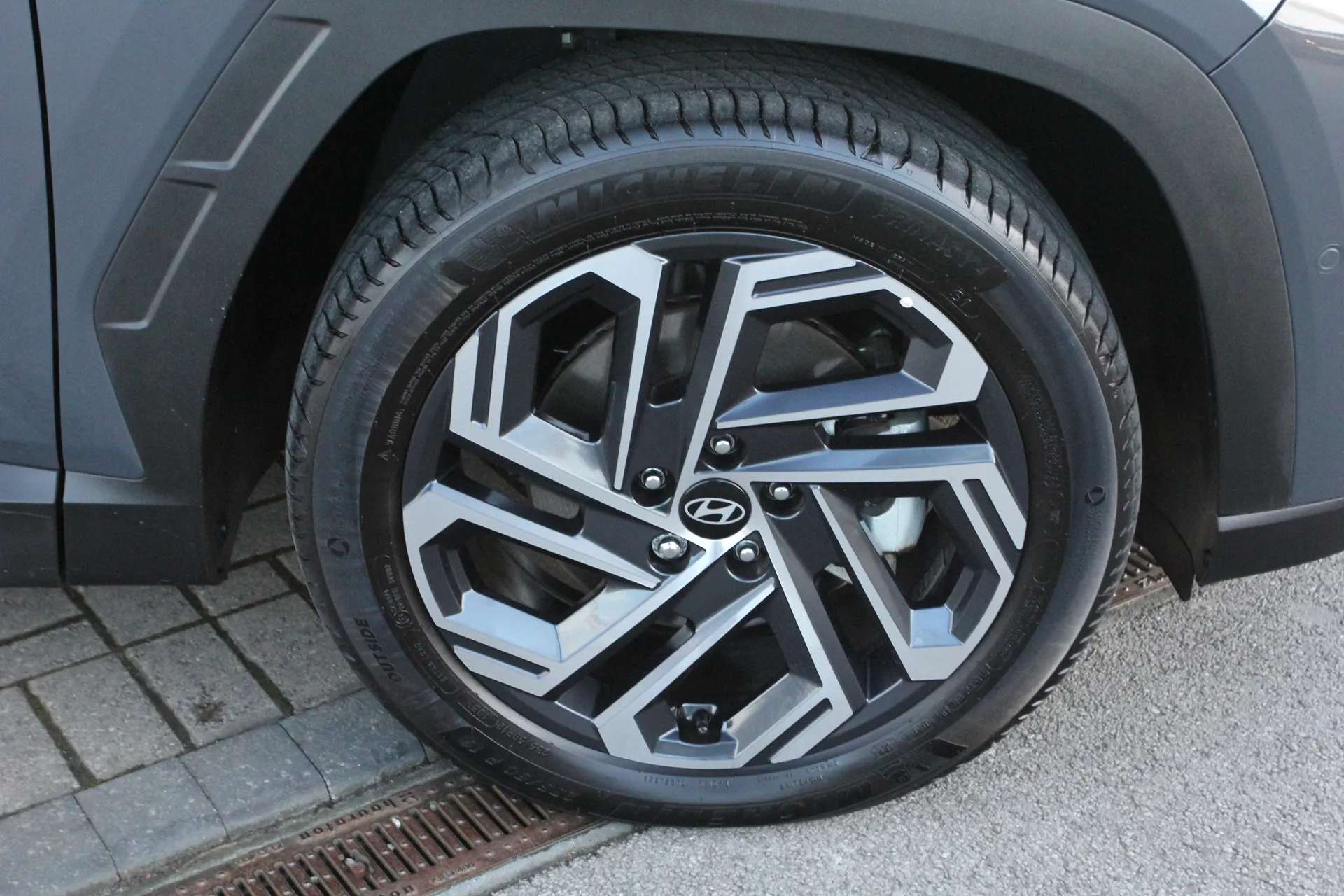 A 2025 HYUNDAI TUCSON 1.6T Plug-in Hybrid Ultimate 5dr Auto A 2025 HYUNDAI TUCSON 1.6T Plug-in Hybrid Ultimate 5dr Auto