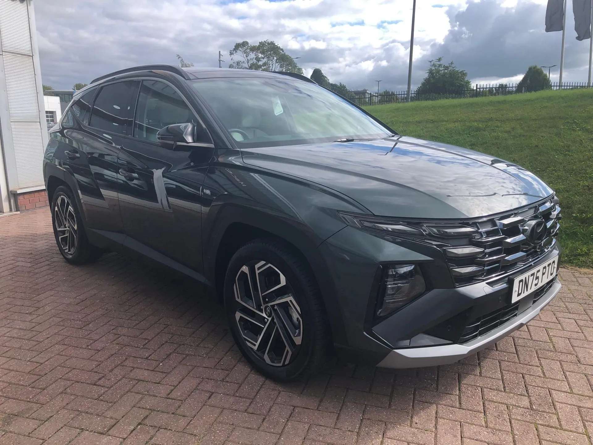 A 2025 HYUNDAI TUCSON 1.6T Plug-in Hybrid Ultimate 5dr Auto - ZERO DEPOSIT FINANCE AND CASHBACK AVAILABLE A 2025 HYUNDAI TUCSON 1.6T Plug-in Hybrid Ultimate 5dr Auto - ZERO DEPOSIT FINANCE AND CASHBACK AVAILABLE