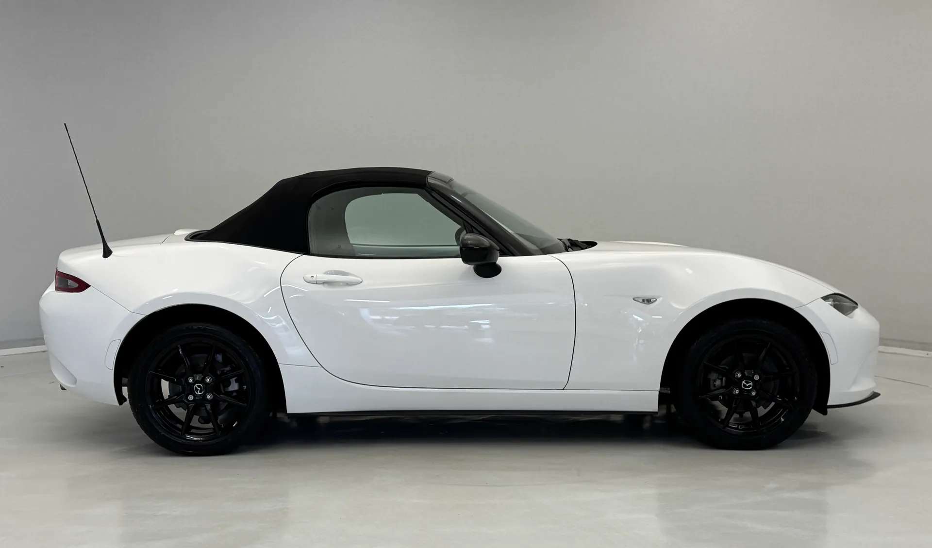2023 MAZDA MX-5 2023 MAZDA MX-5
