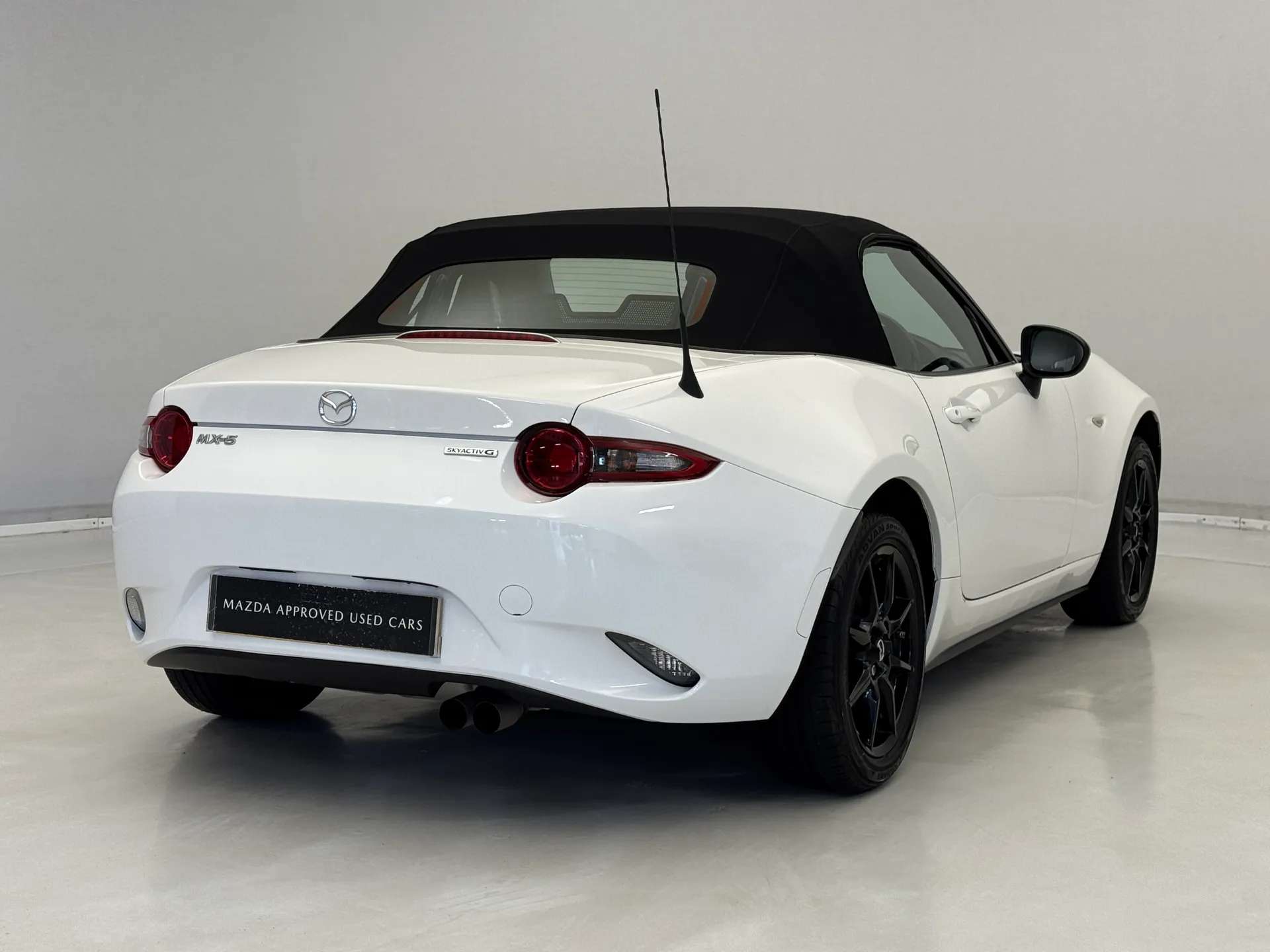 2023 MAZDA MX-5 2023 MAZDA MX-5
