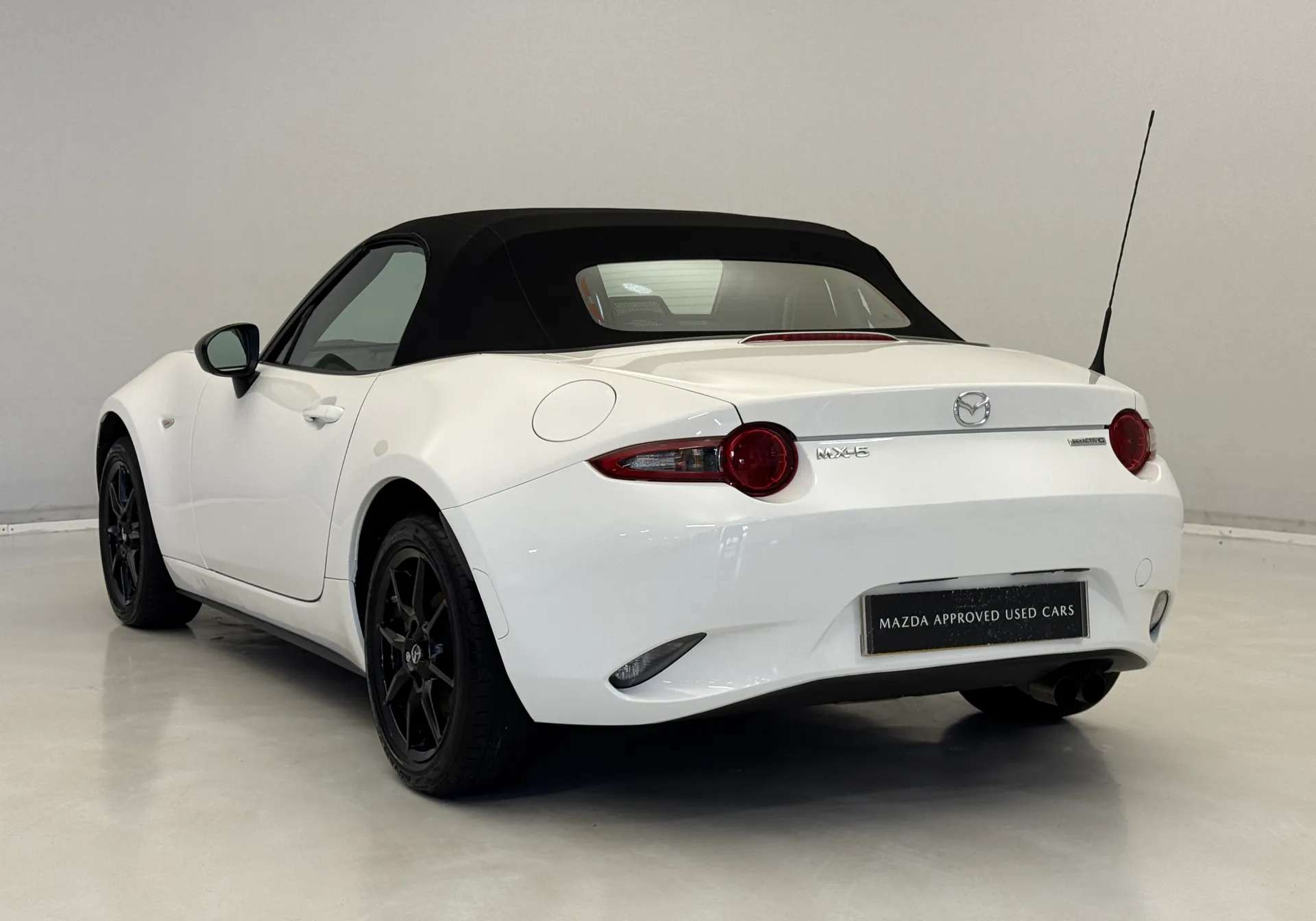 2023 MAZDA MX-5 2023 MAZDA MX-5