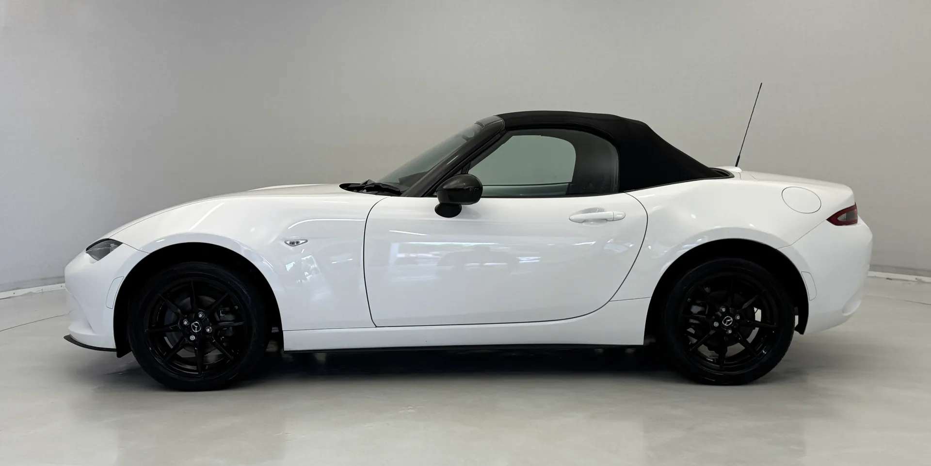 2023 MAZDA MX-5 2023 MAZDA MX-5