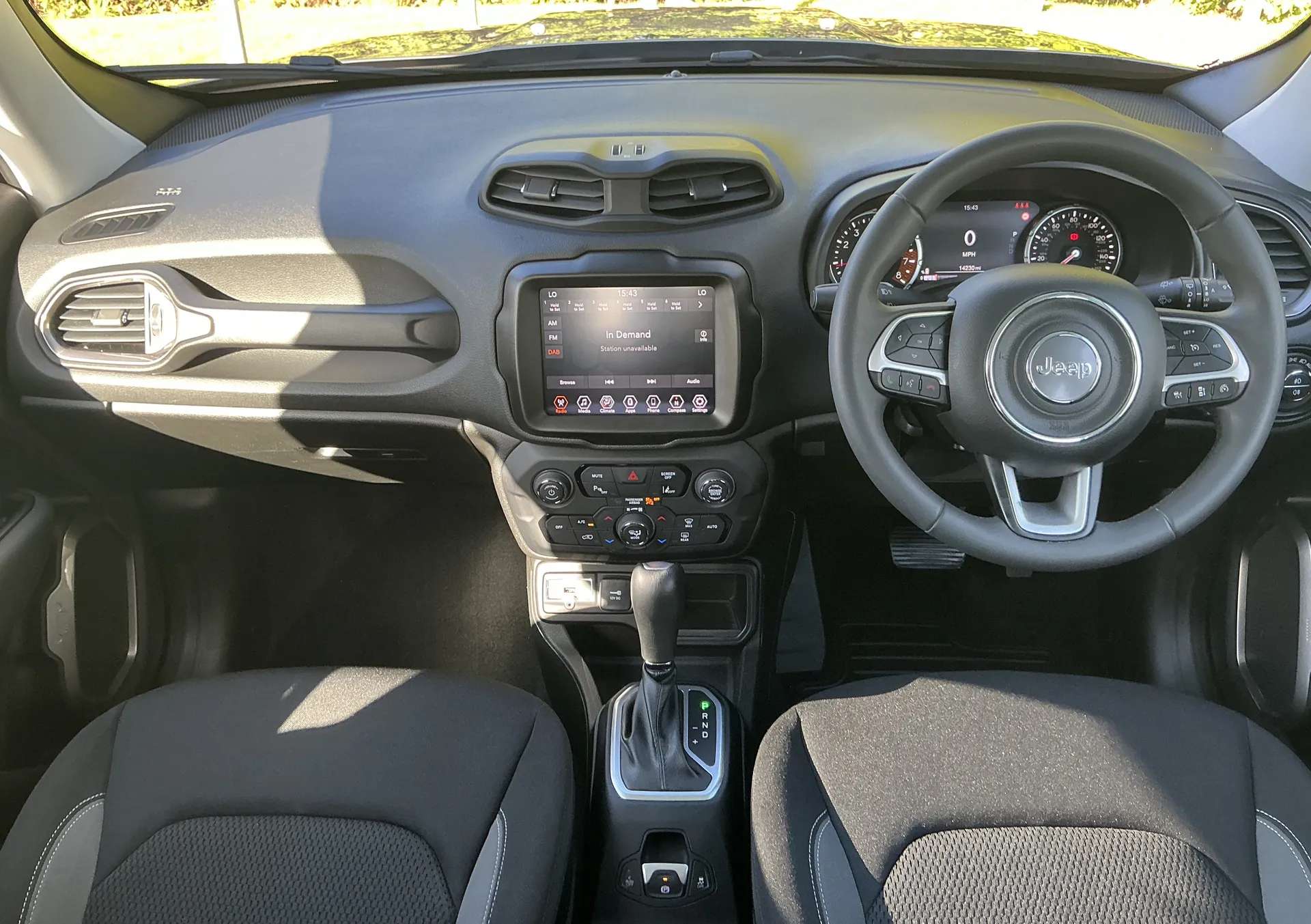 A 2023 JEEP RENEGADE 1.5 e-Hybrid Limited 5dr DCT A 2023 JEEP RENEGADE 1.5 e-Hybrid Limited 5dr DCT