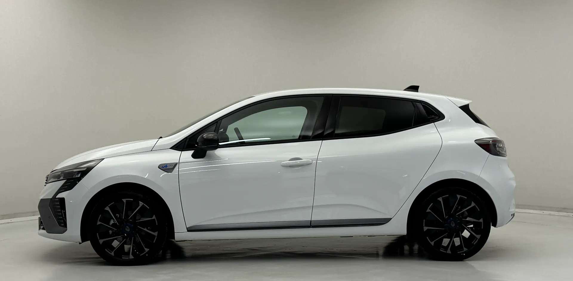 A 2024 RENAULT CLIO 1.6 E-TECH full hybrid 145 Esprit Alpine 5dr Auto A 2024 RENAULT CLIO 1.6 E-TECH full hybrid 145 Esprit Alpine 5dr Auto
