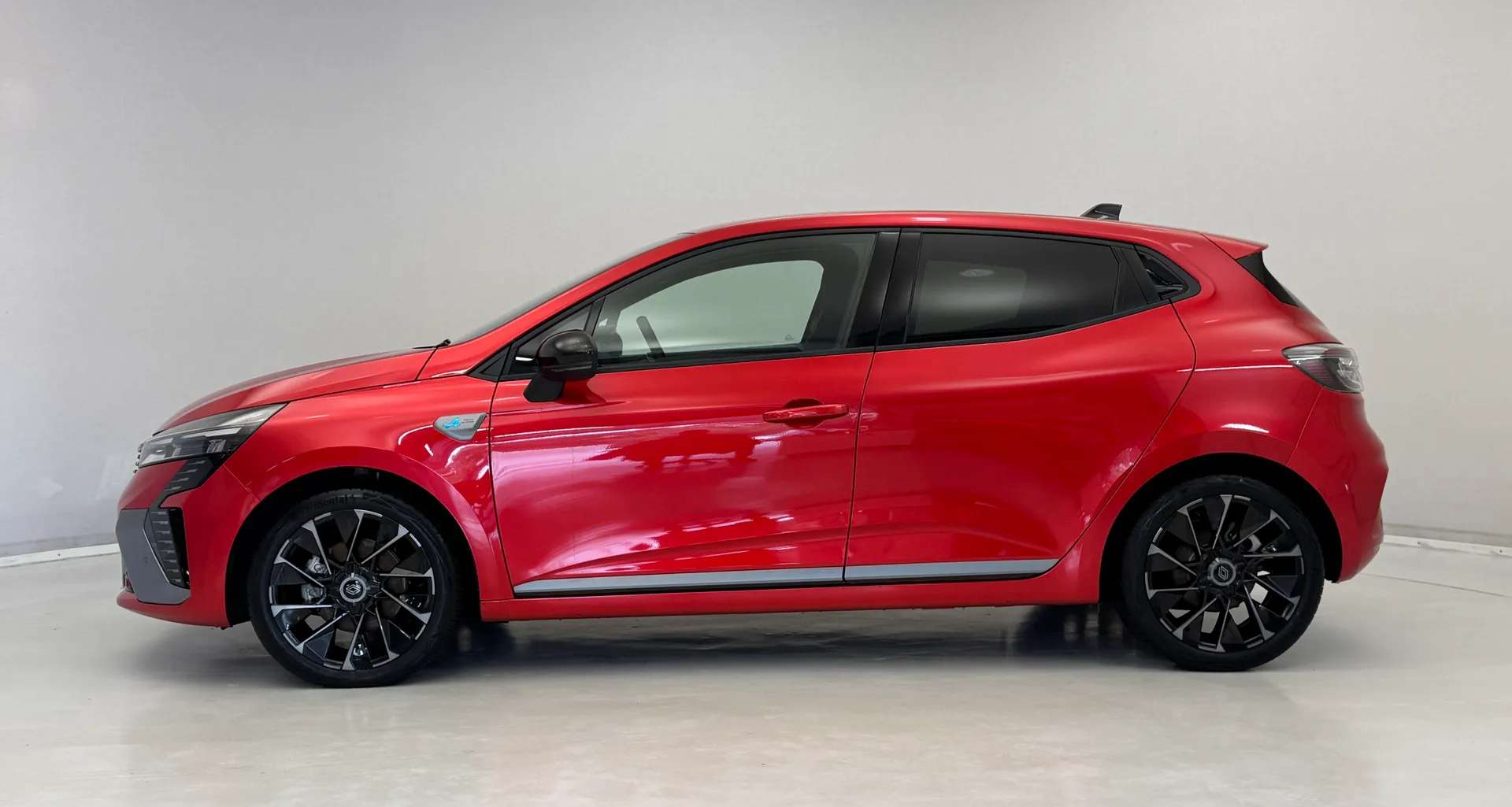 A 2024 RENAULT CLIO 1.6 E-TECH full hybrid 145 Esprit Alpine 5dr Auto A 2024 RENAULT CLIO 1.6 E-TECH full hybrid 145 Esprit Alpine 5dr Auto